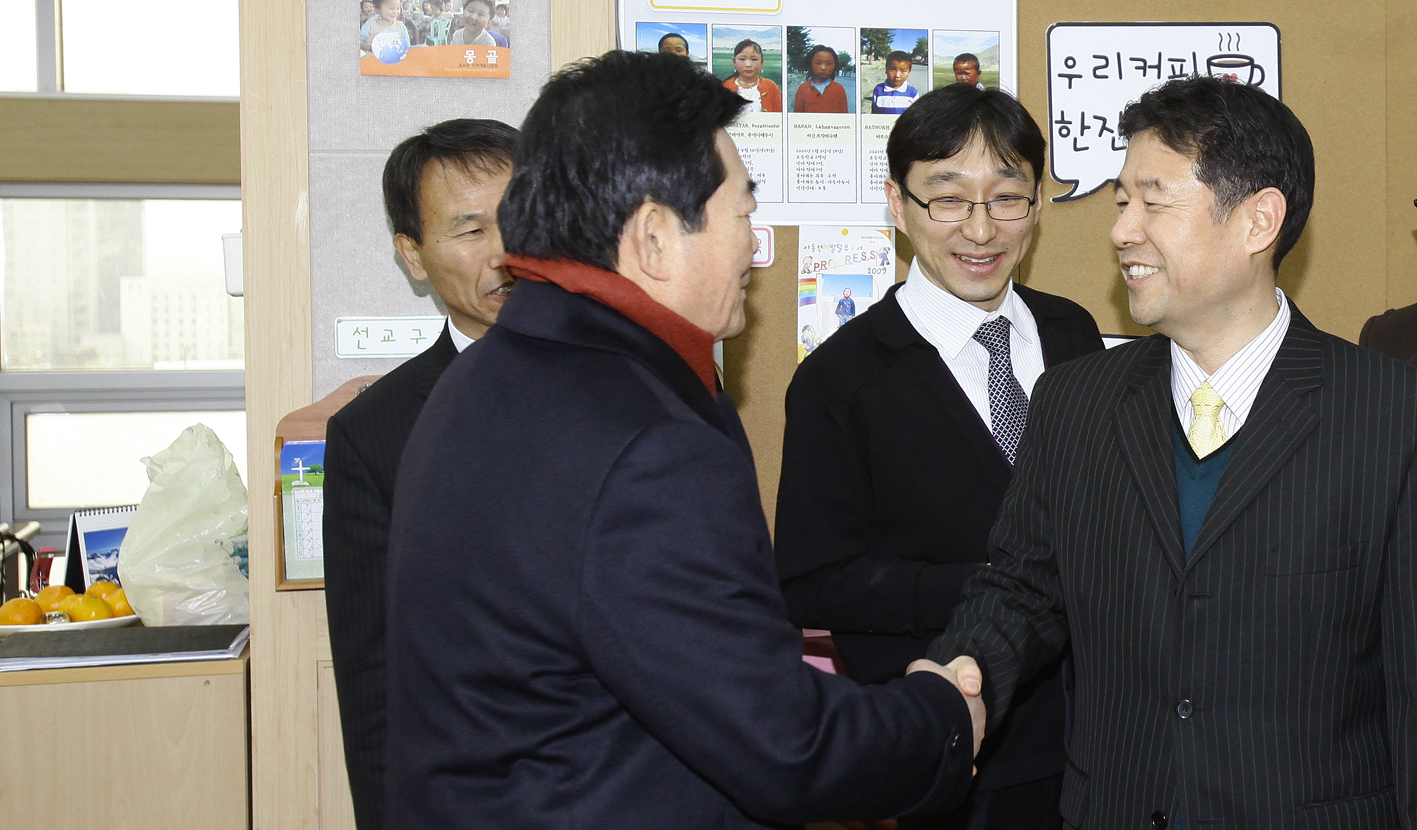 20110129-2011년 설맞이 경로당 및 사회복지시설 방문1 24290.JPG