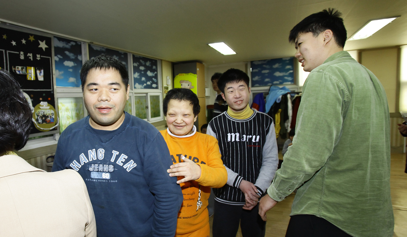 20110129-2011년 설맞이 경로당 및 사회복지시설 방문1 24295.JPG