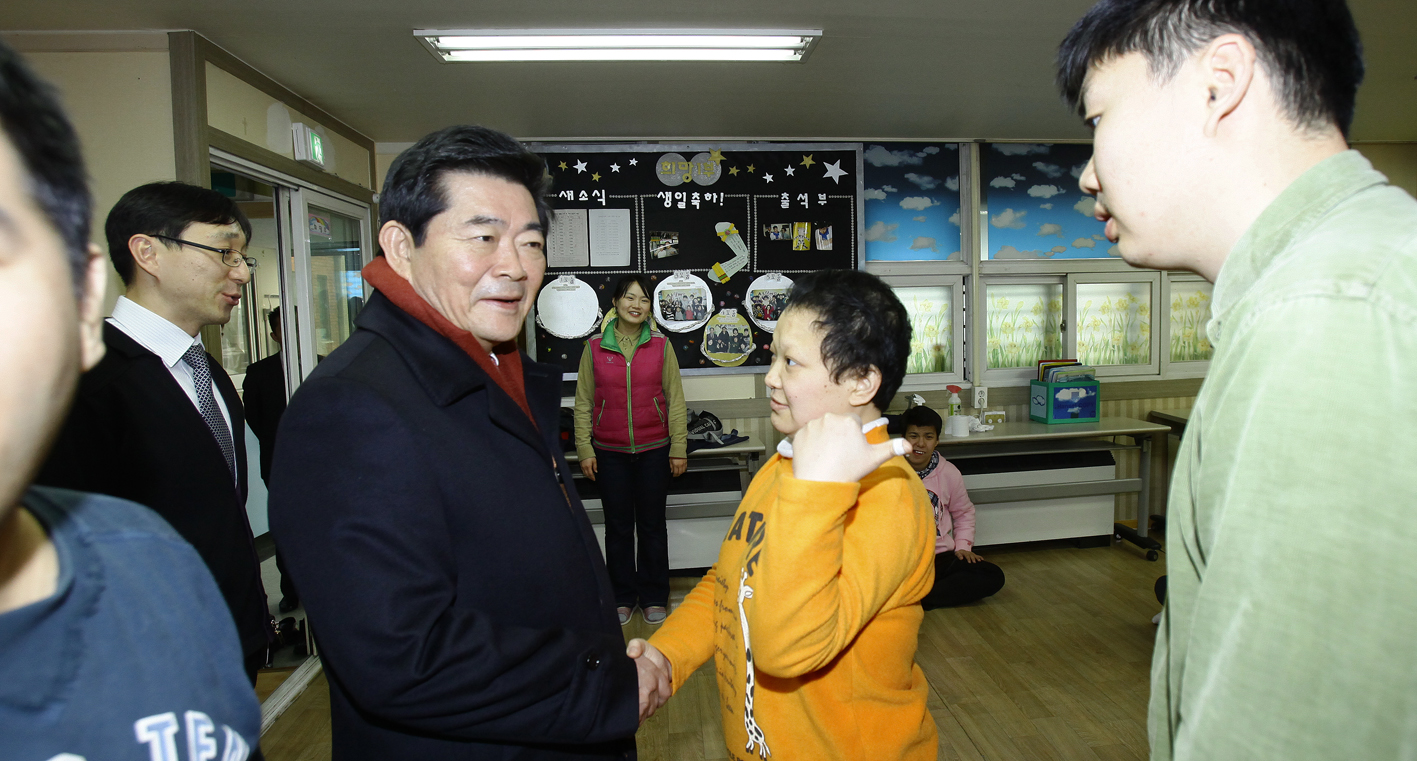 20110129-2011년 설맞이 경로당 및 사회복지시설 방문1 24298.JPG