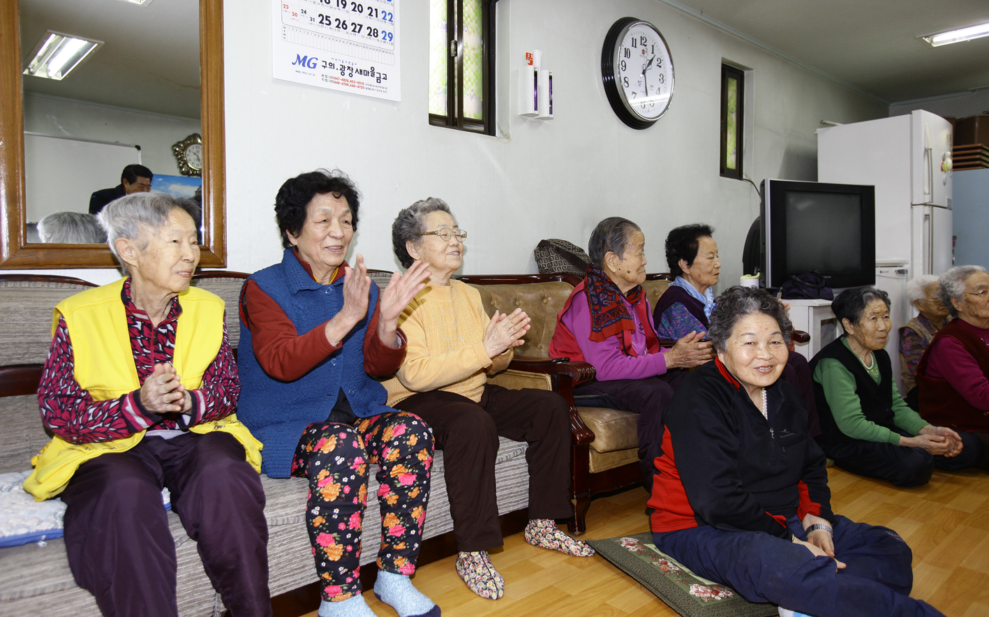 20110129-2011년 설맞이 경로당 및 사회복지시설 방문1 24096.JPG