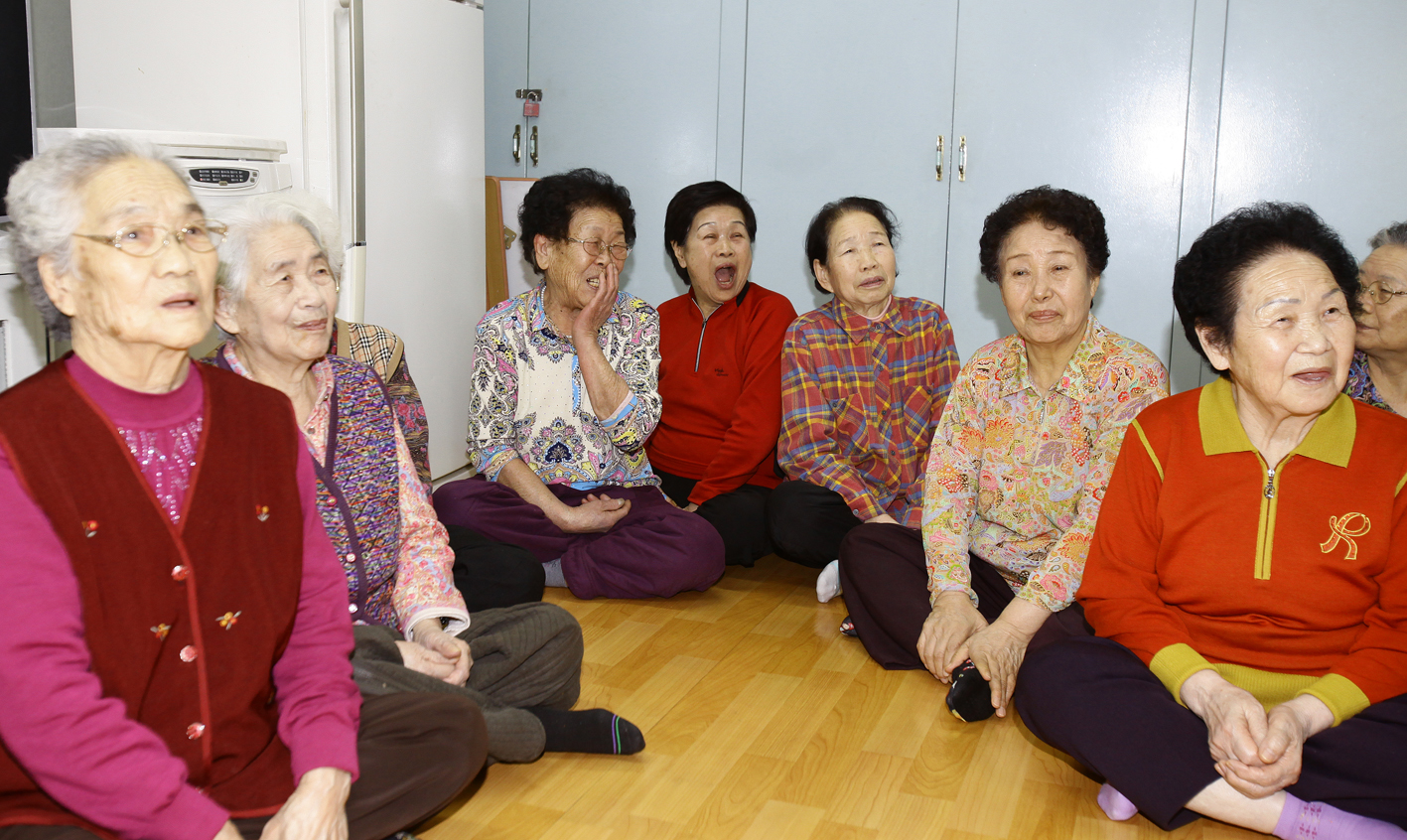 20110129-2011년 설맞이 경로당 및 사회복지시설 방문1 24101.JPG