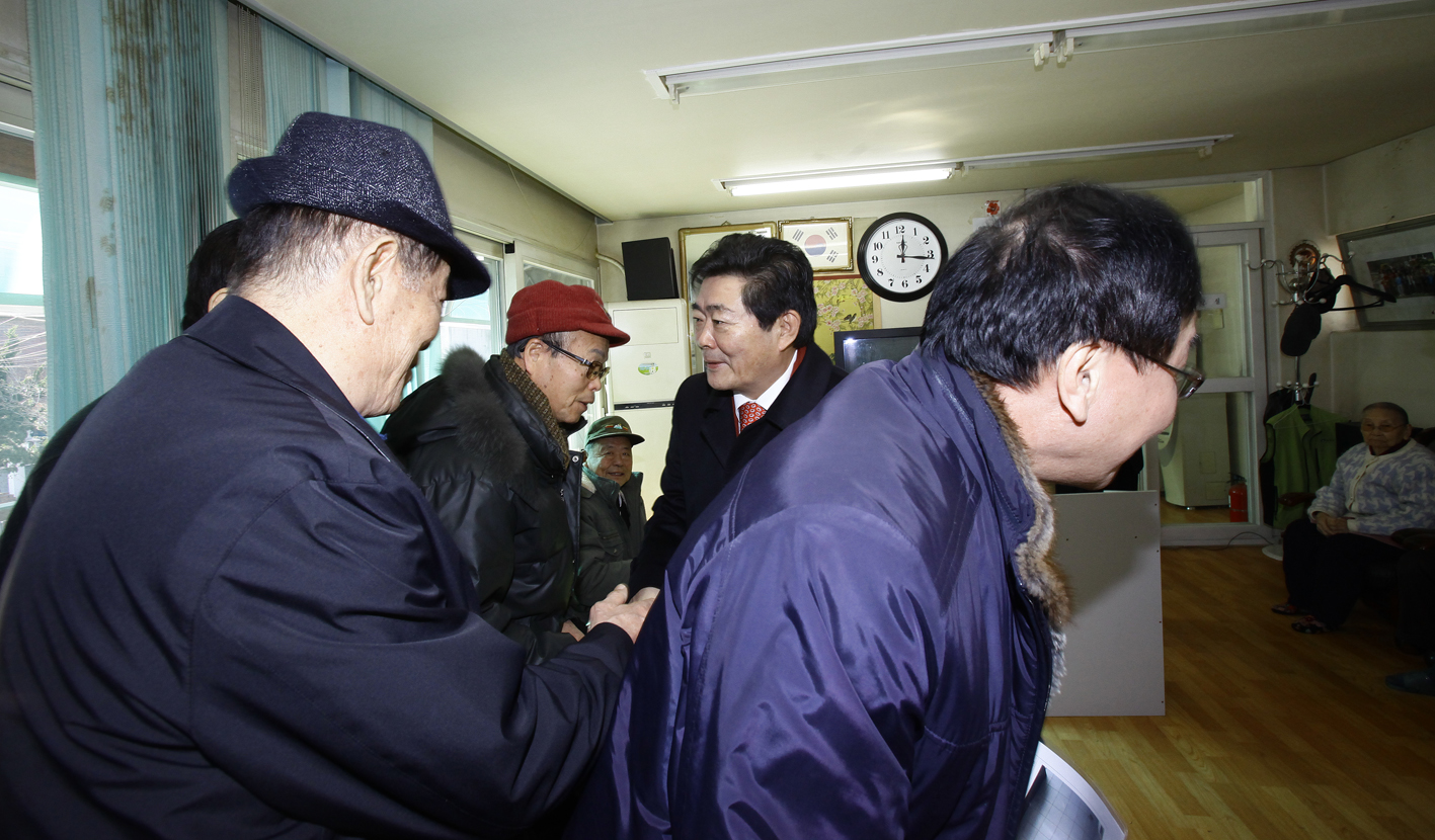 20110129-2011년 설맞이 경로당 및 사회복지시설 방문1 24105.JPG