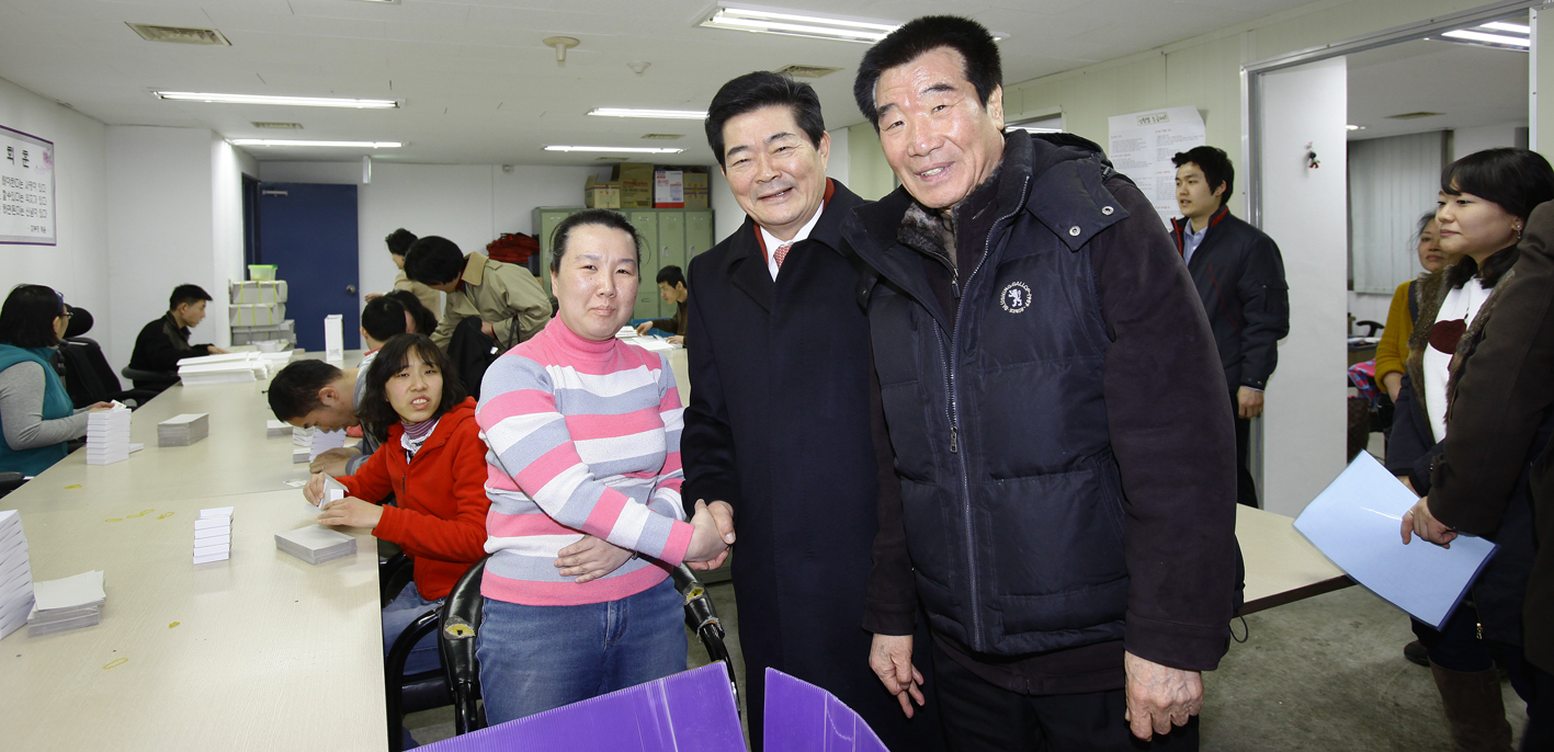 20110129-2011년 설맞이 경로당 및 사회복지시설 방문1 24087.JPG