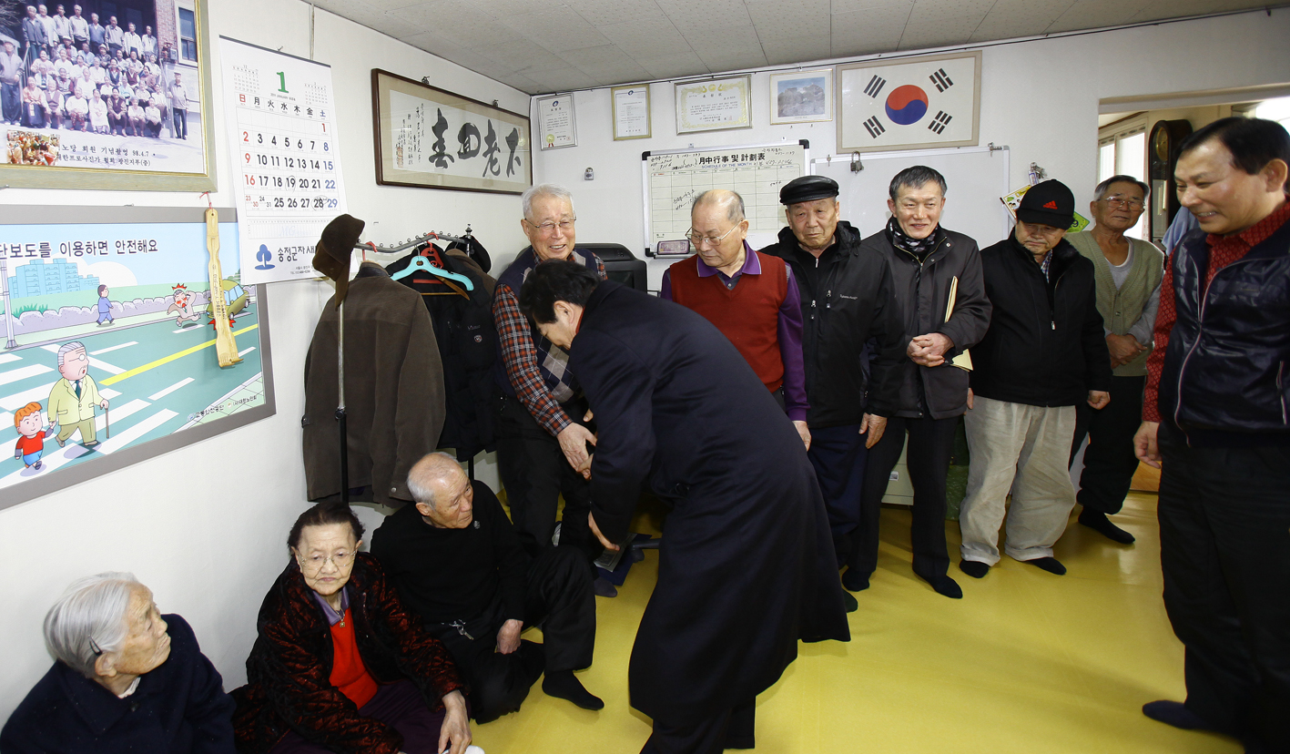 20110129-2011년 설맞이 경로당 및 사회복지시설 방문1 24136.JPG