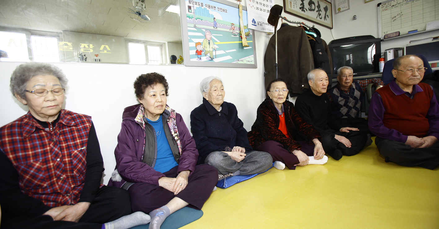 20110129-2011년 설맞이 경로당 및 사회복지시설 방문1 24142.JPG