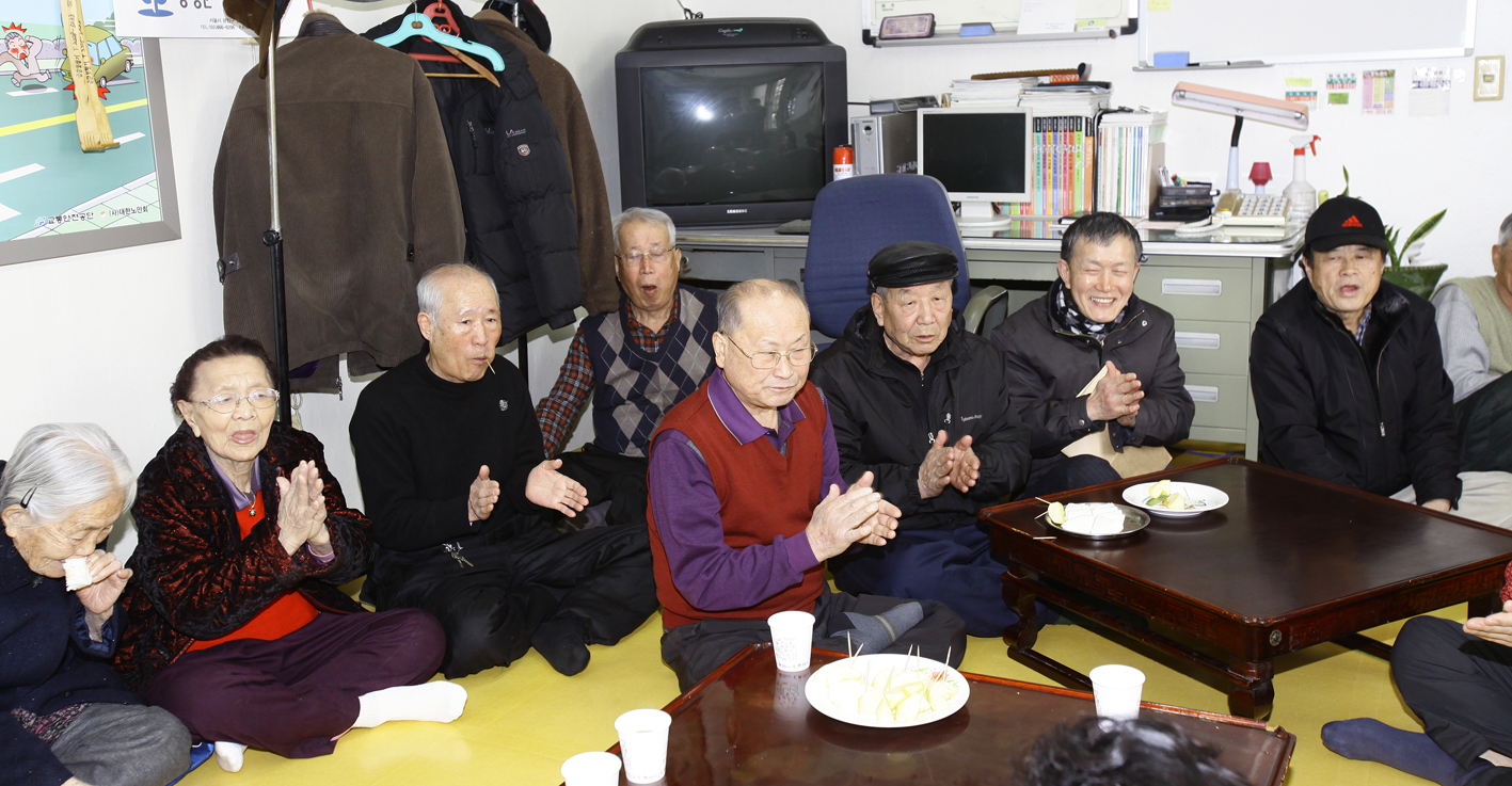 20110129-2011년 설맞이 경로당 및 사회복지시설 방문1 24146.JPG