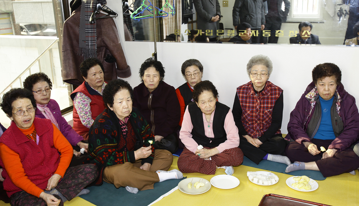 20110129-2011년 설맞이 경로당 및 사회복지시설 방문1 24147.JPG