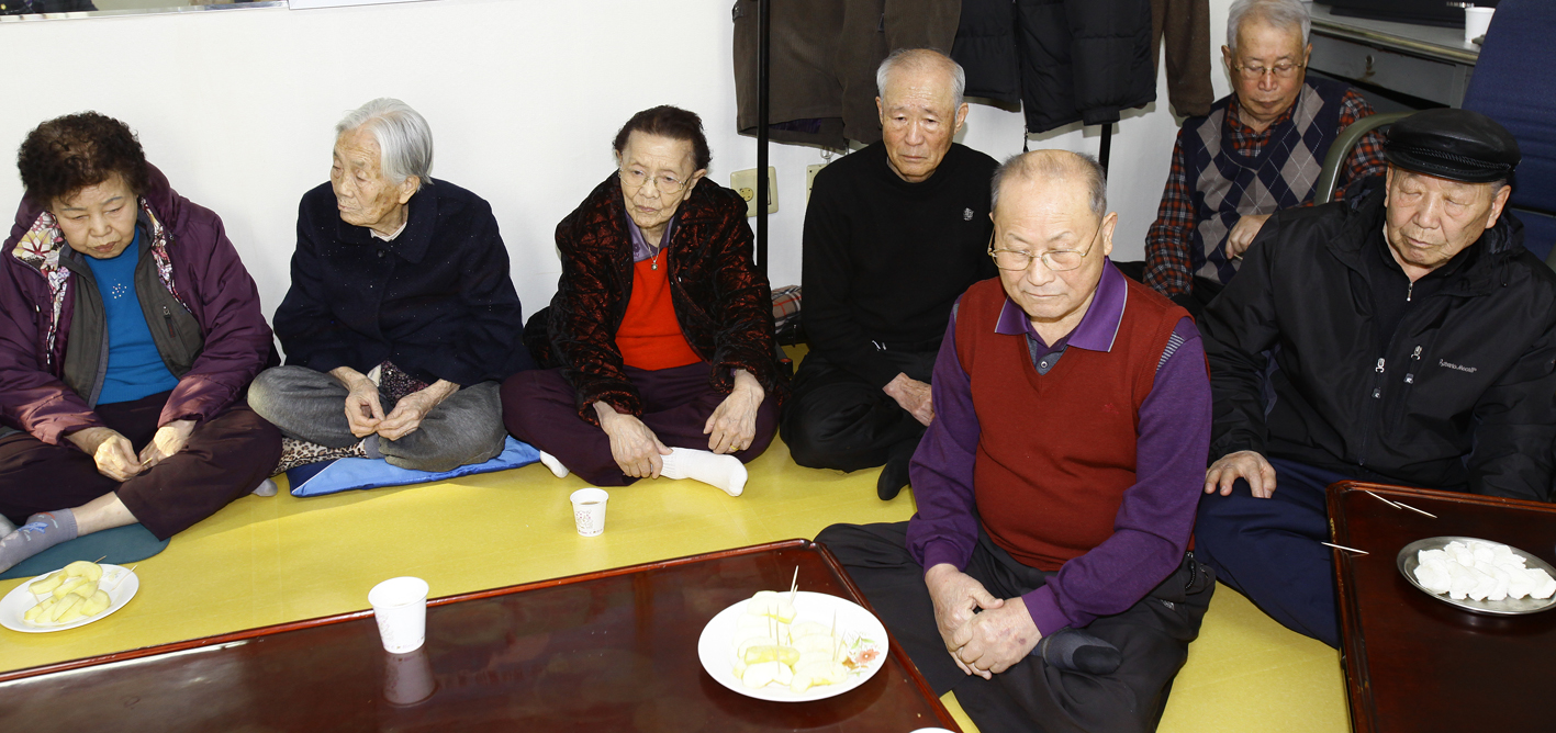 20110129-2011년 설맞이 경로당 및 사회복지시설 방문1 24148.JPG
