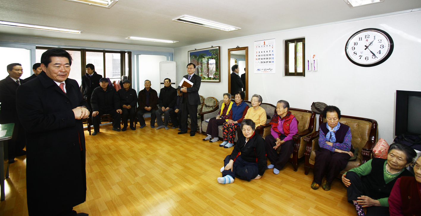 20110129-2011년 설맞이 경로당 및 사회복지시설 방문1 24091.JPG