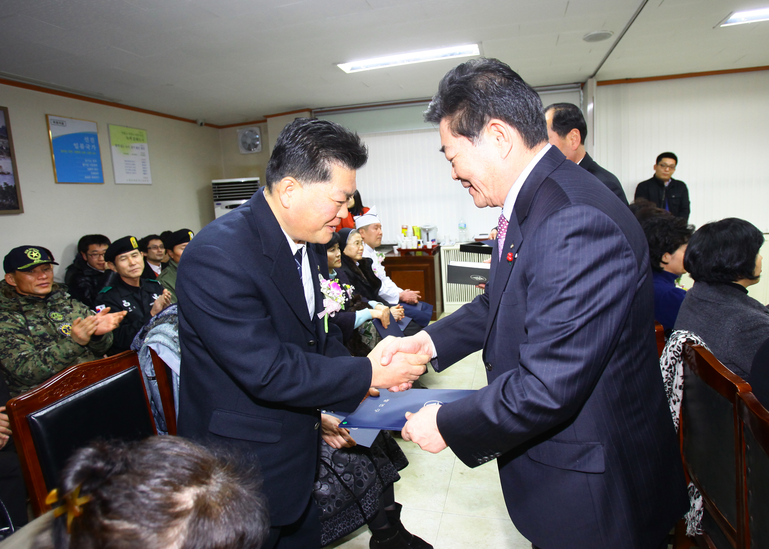 20101227-12월 정기 구민표창 20753.JPG