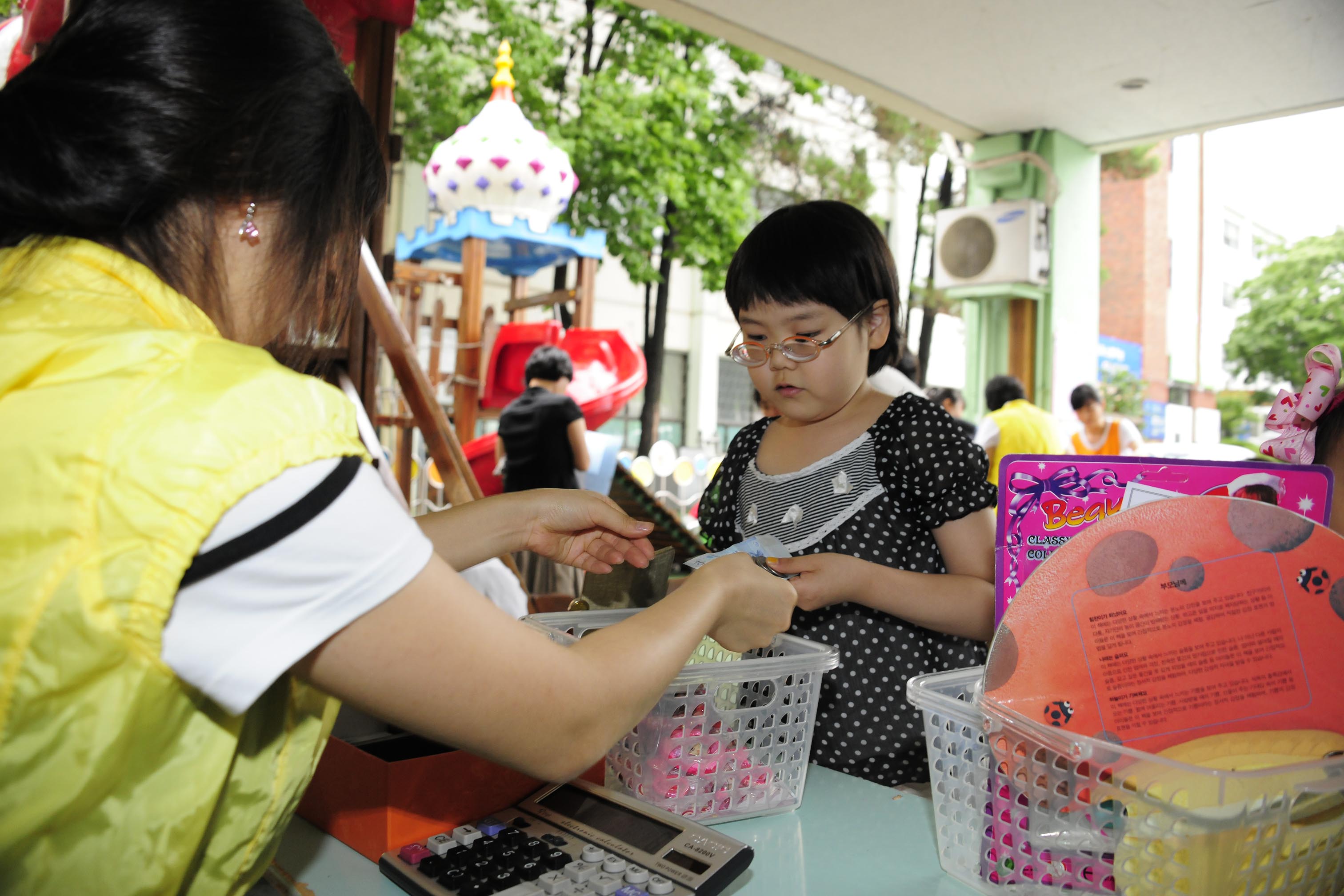 20110624-구청 직장어린이집-난치병어린이 및 불우이웃돕기 바자회 36459.JPG