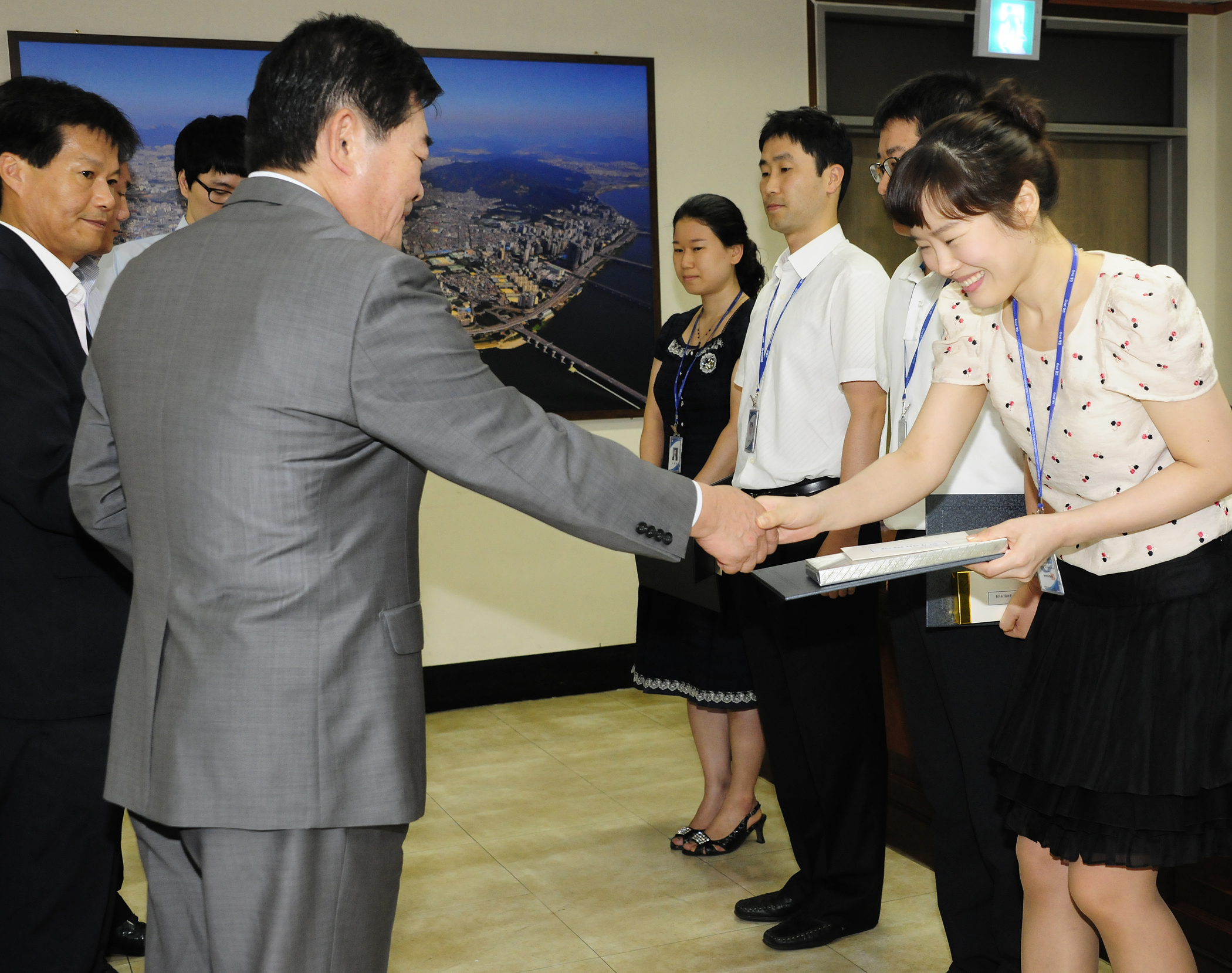 20110811-구 확대간부회의 표창장 수여 39287.JPG