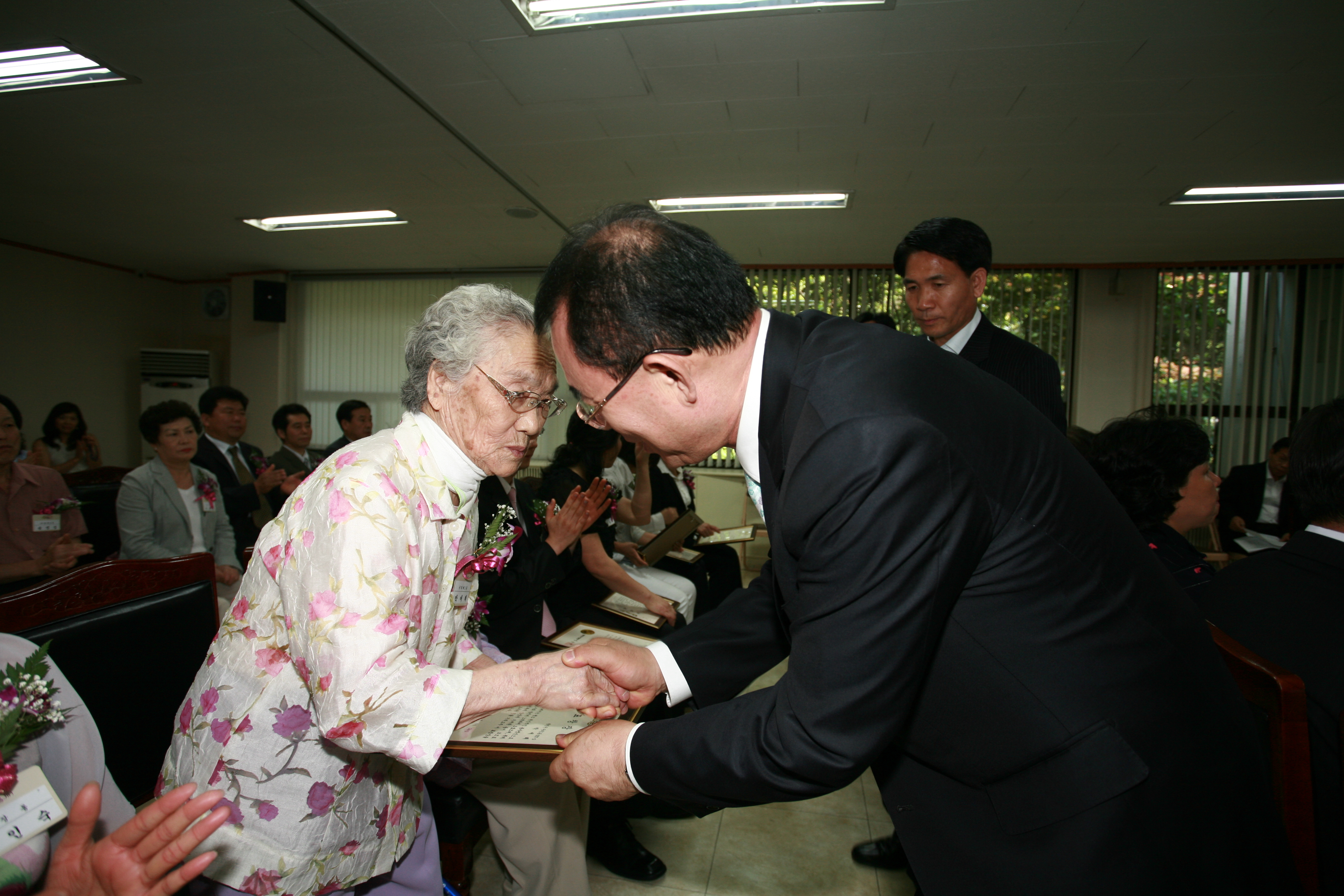 2010. 6월 정기구민표창 15952.JPG