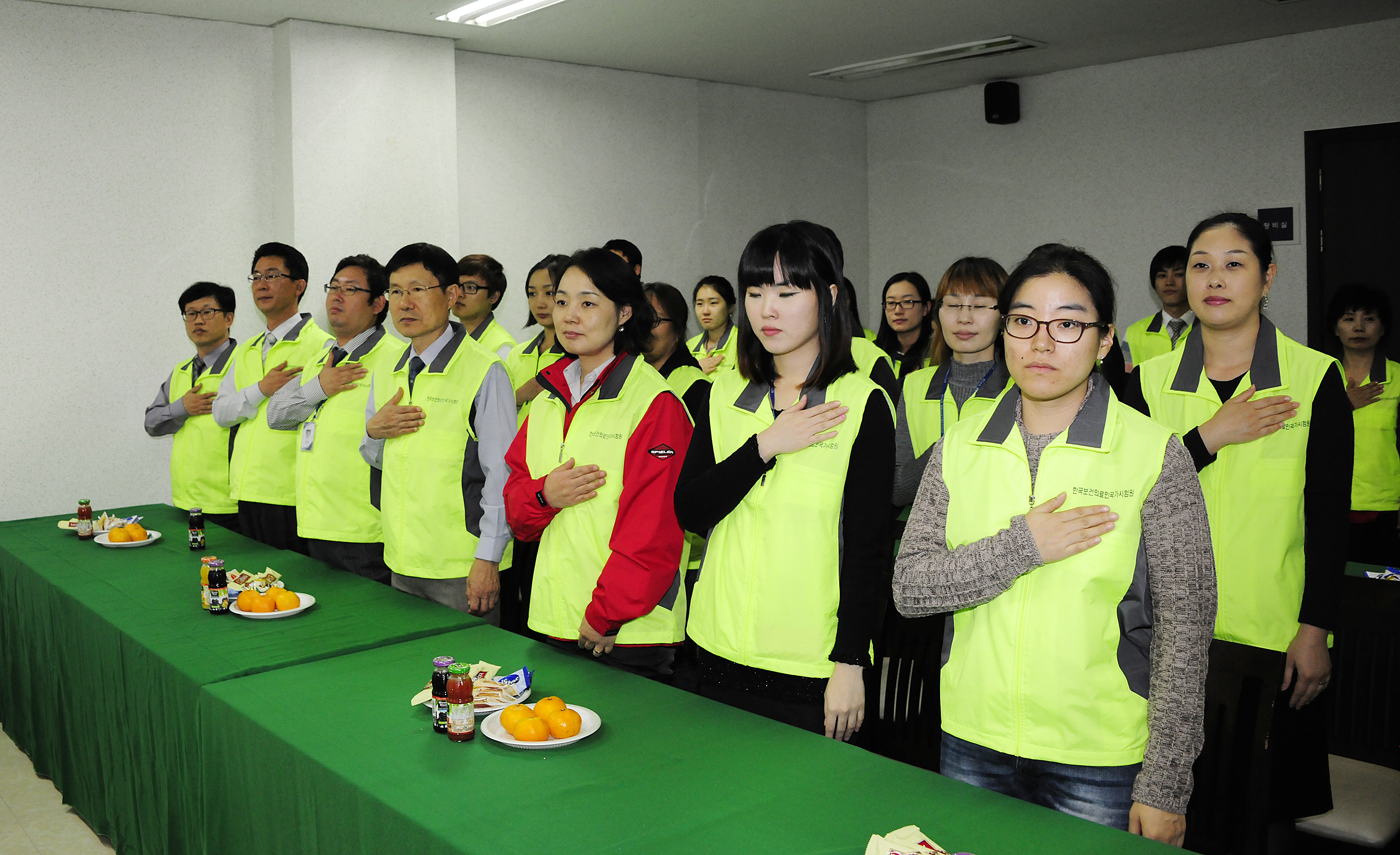 20111028-자원봉사자 기본소양교육 및 물품기증 42188.JPG