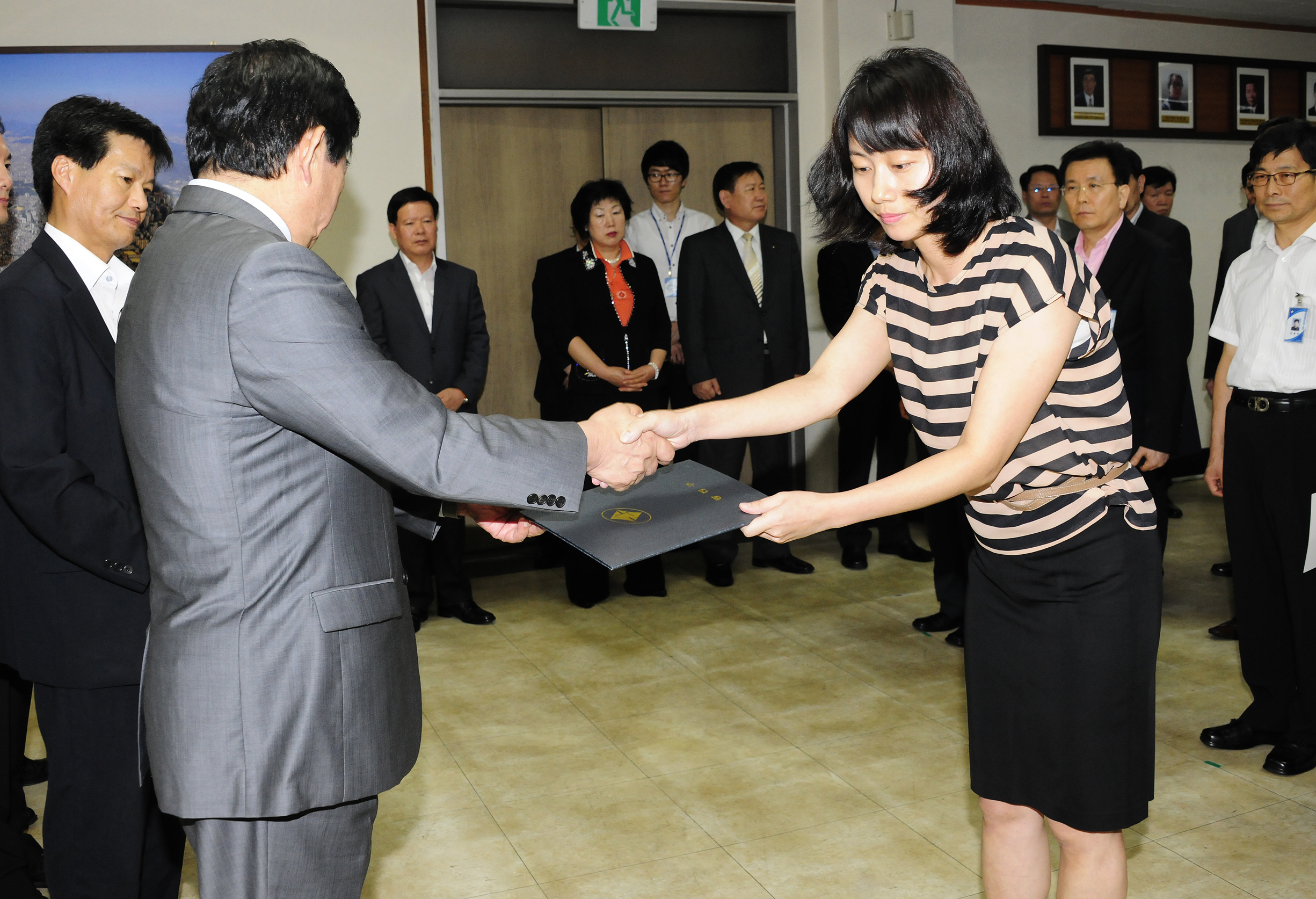 20110630-발령장 수여 37324.JPG