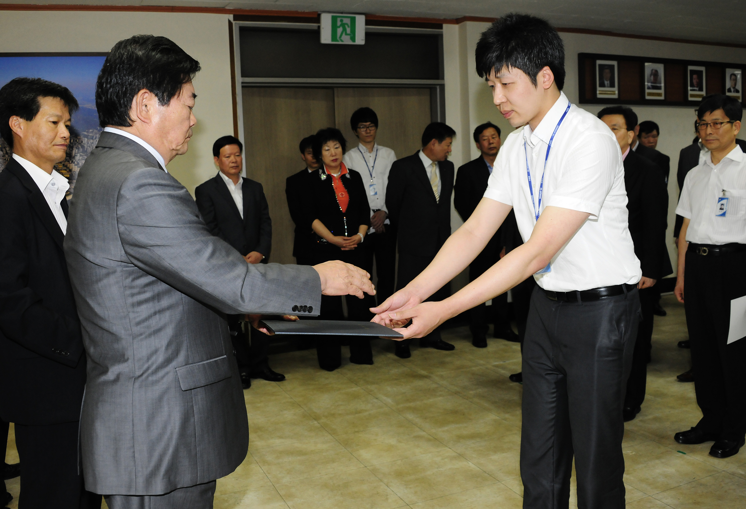 20110630-발령장 수여 37346.JPG