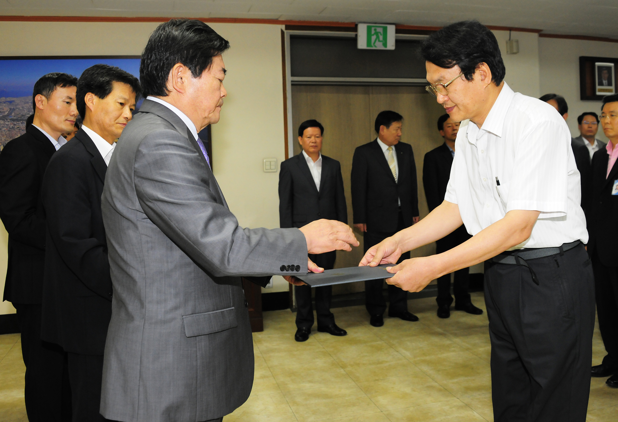 20110630-발령장 수여 37202.JPG