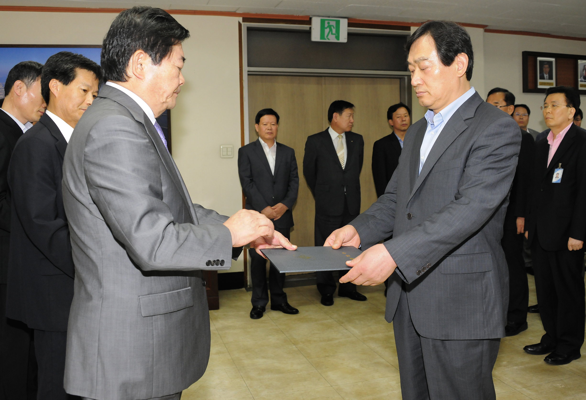 20110630-발령장 수여 37204.JPG