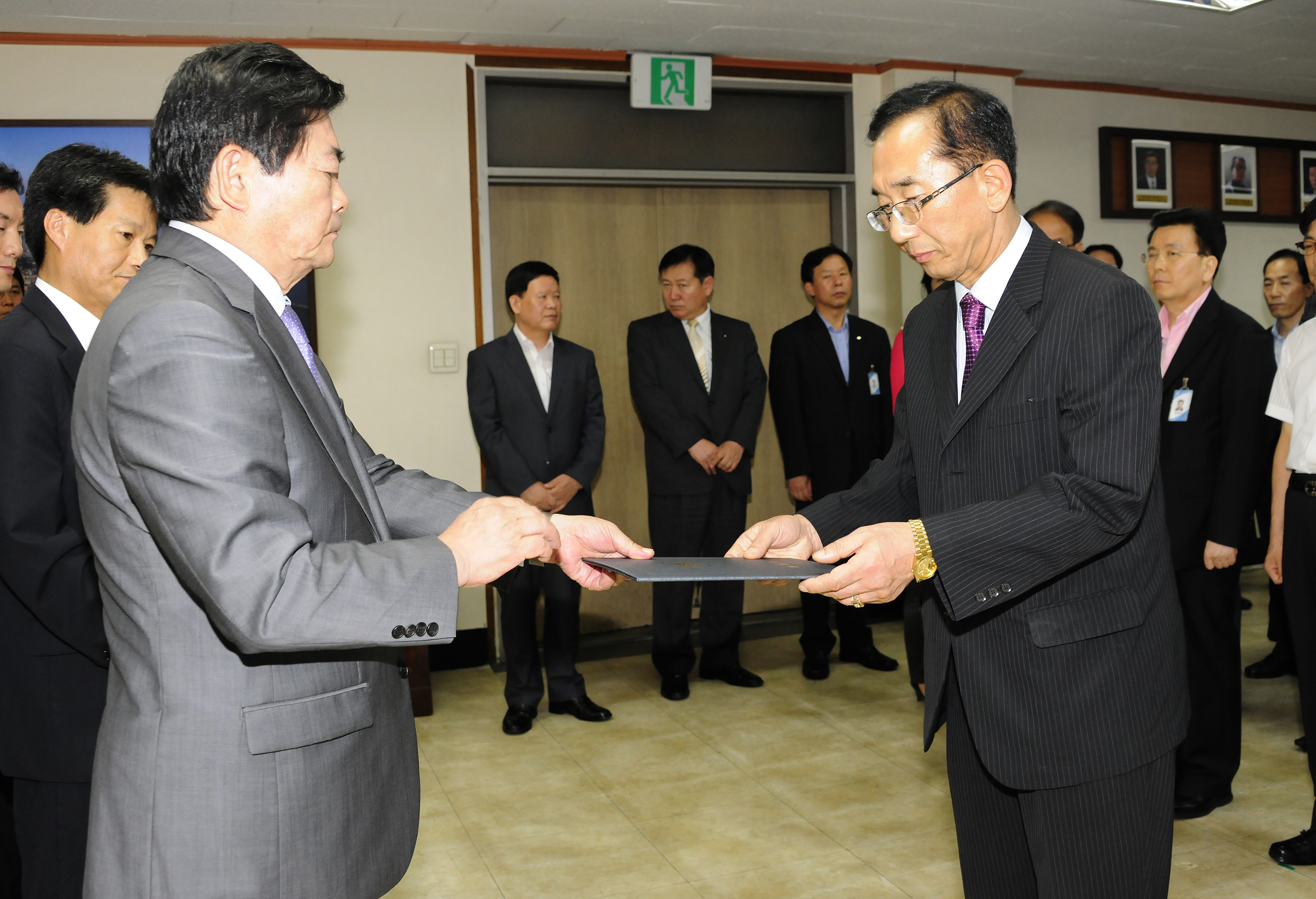 20110630-발령장 수여 37206.JPG