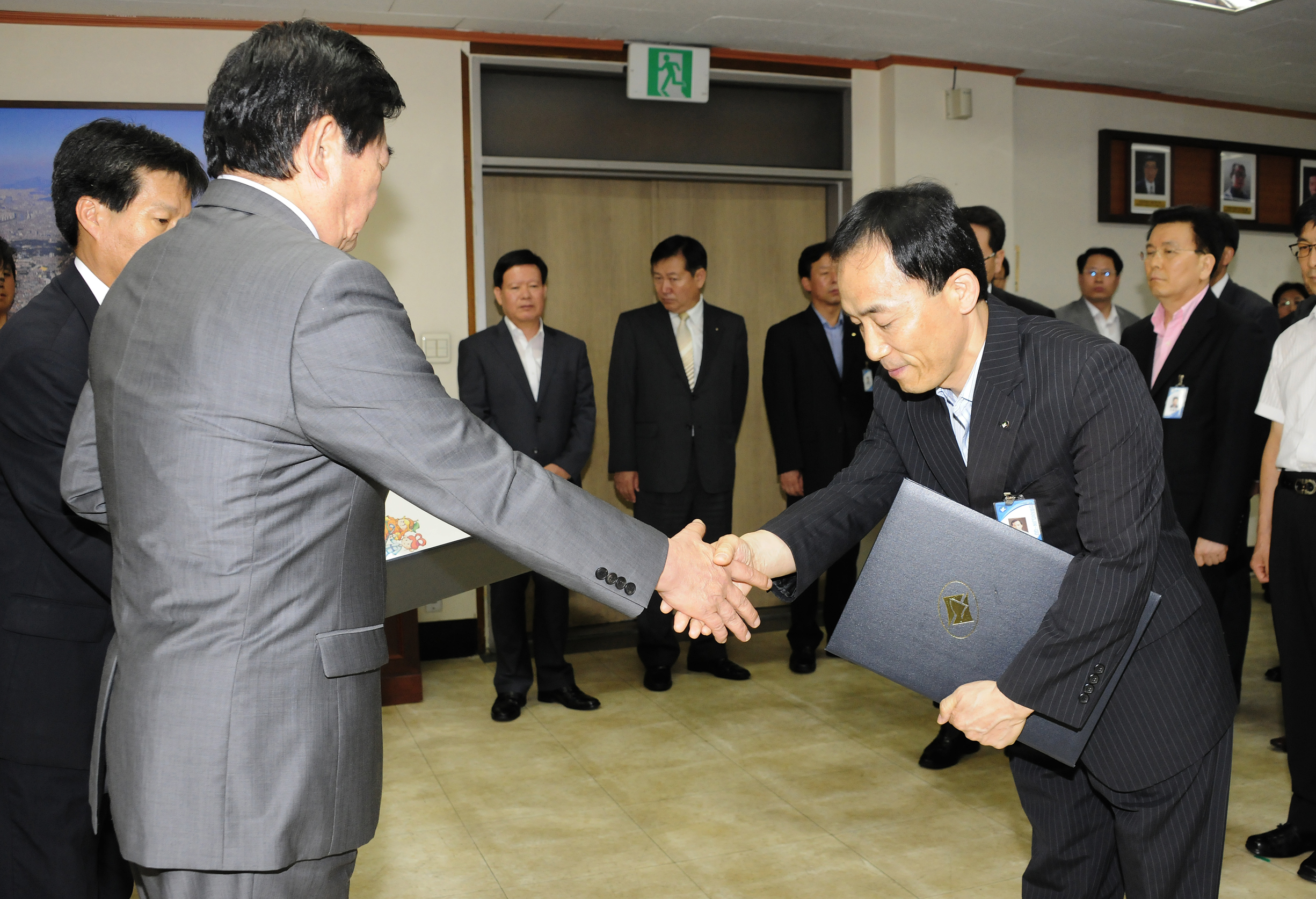 20110630-발령장 수여 37214.JPG