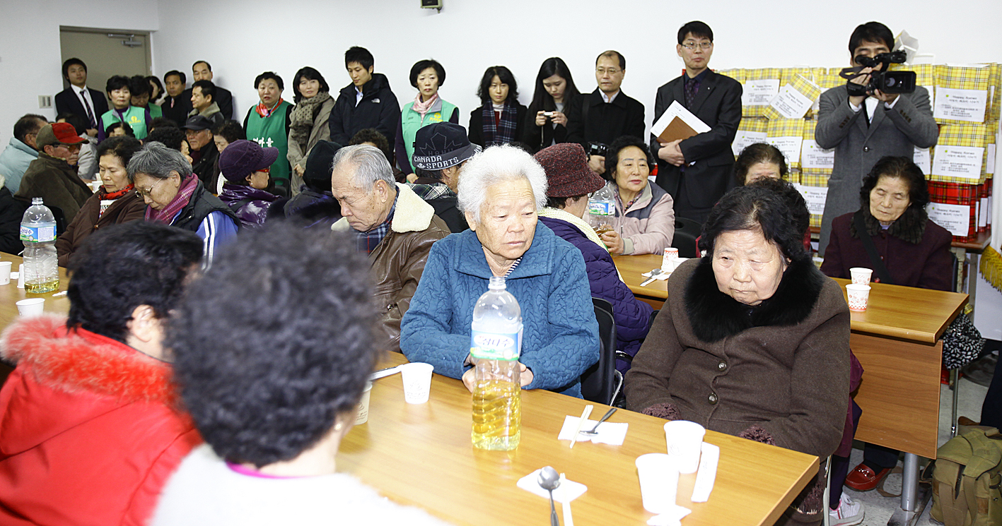 20110125-설맞이 떡국잔치 및 사랑의 목도리전달 24584.JPG