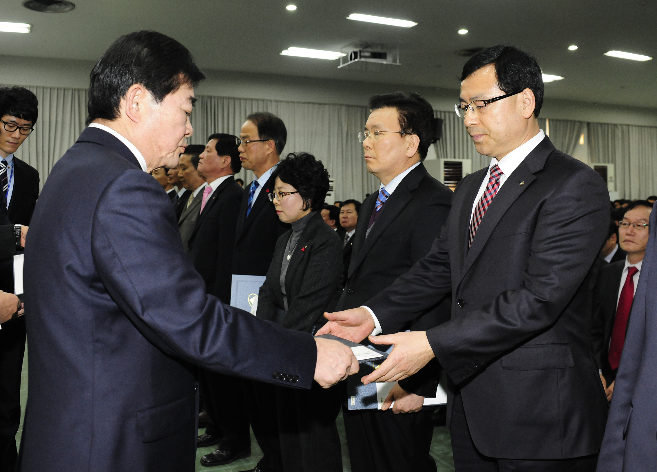 20111230-구 종무식 및 부구청장님 이임식 47698.JPG