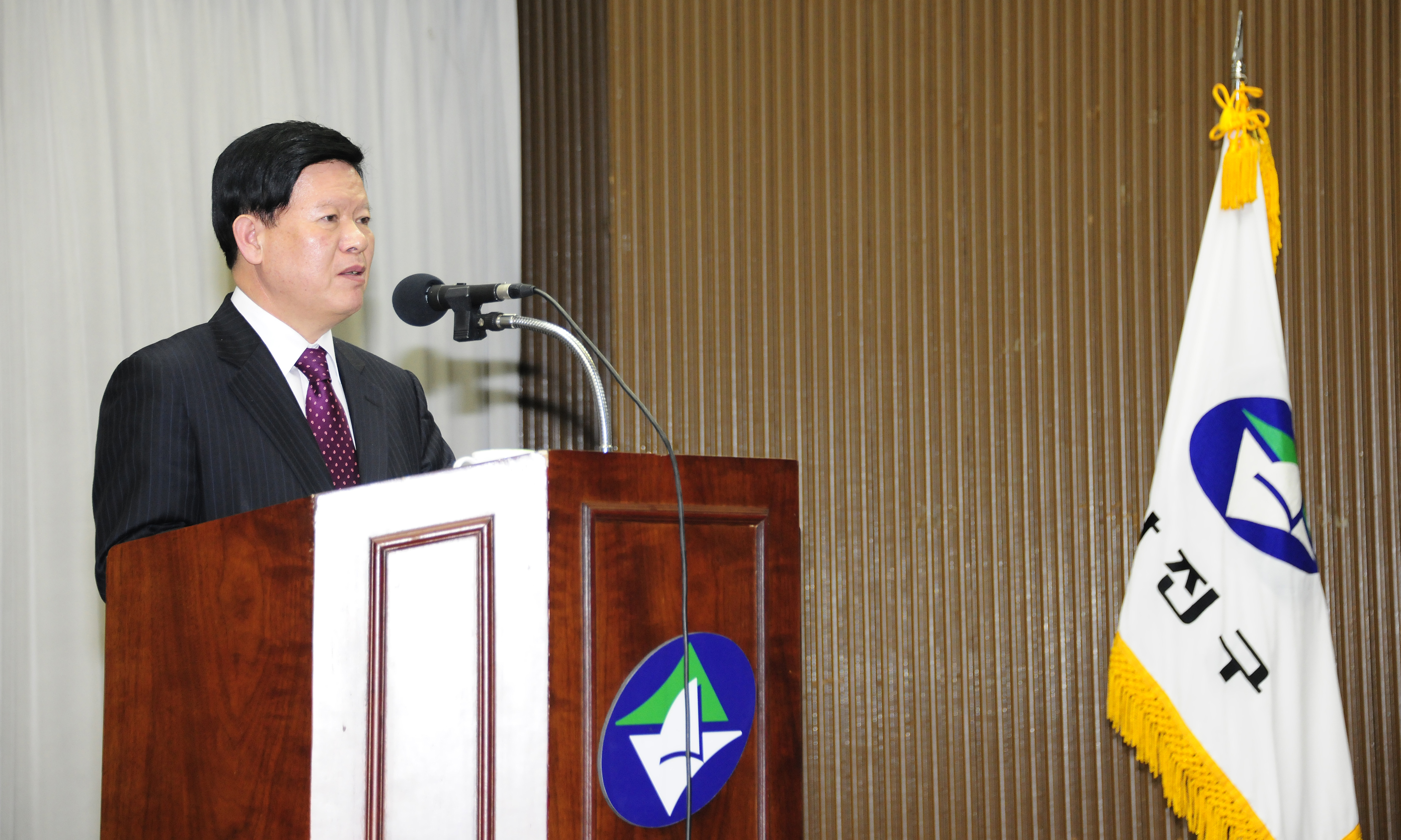 20111230-구 종무식 및 부구청장님 이임식 47715.JPG