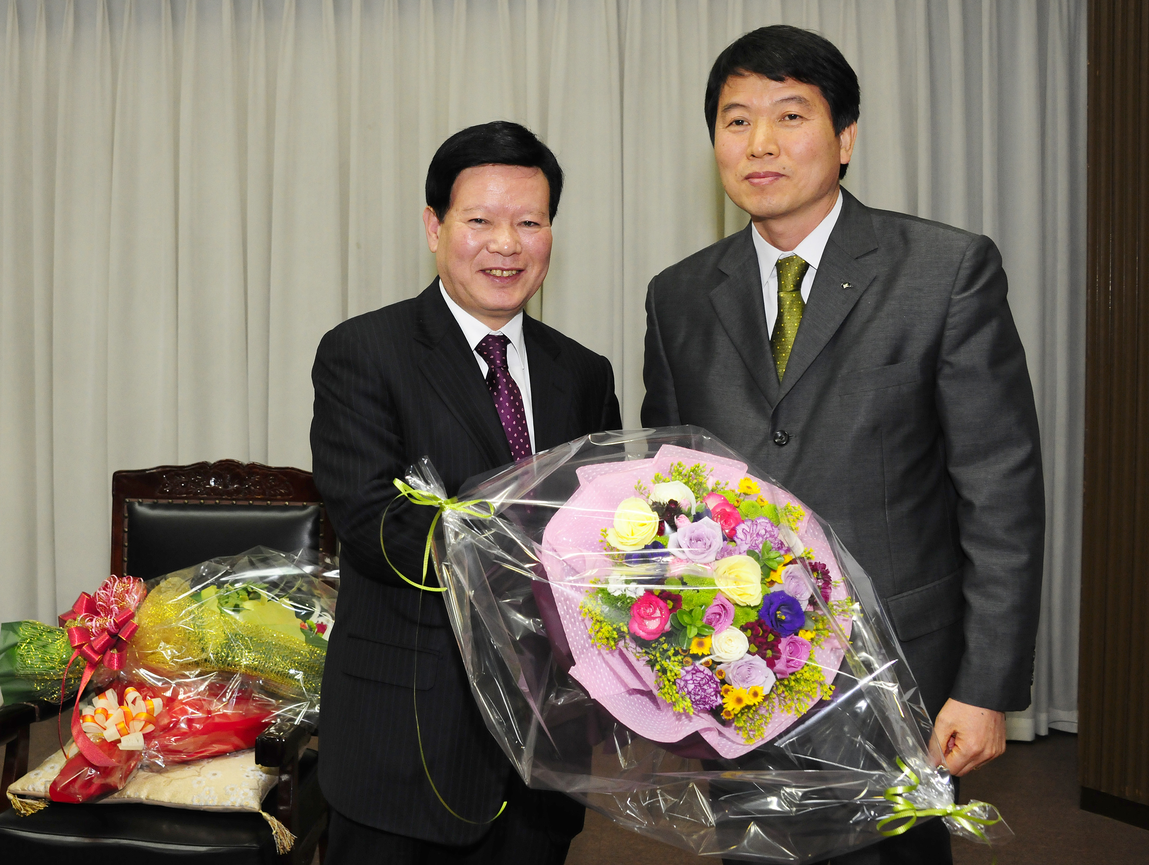 20111230-구 종무식 및 부구청장님 이임식 47721.JPG