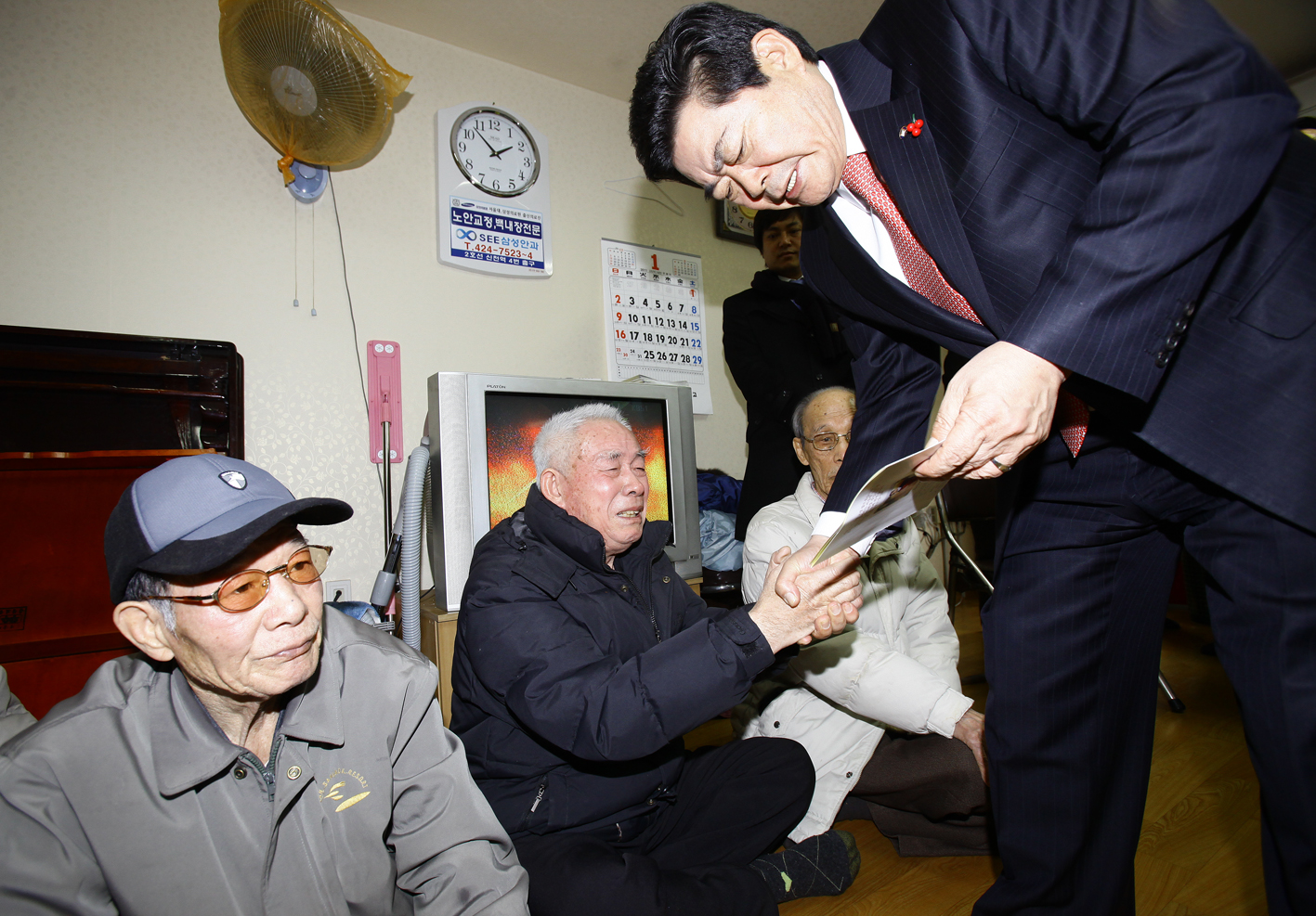 20110128-2011년 설맞이 경로당 및 사회복지시설 방문 2 24192.JPG