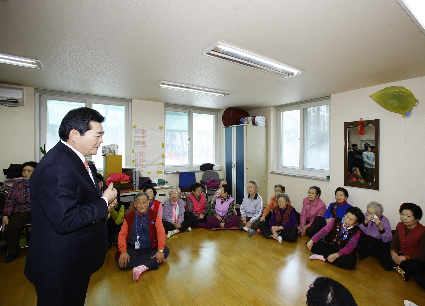 20110128-2011년 설맞이 경로당 및 사회복지시설 방문 2 24183.JPG