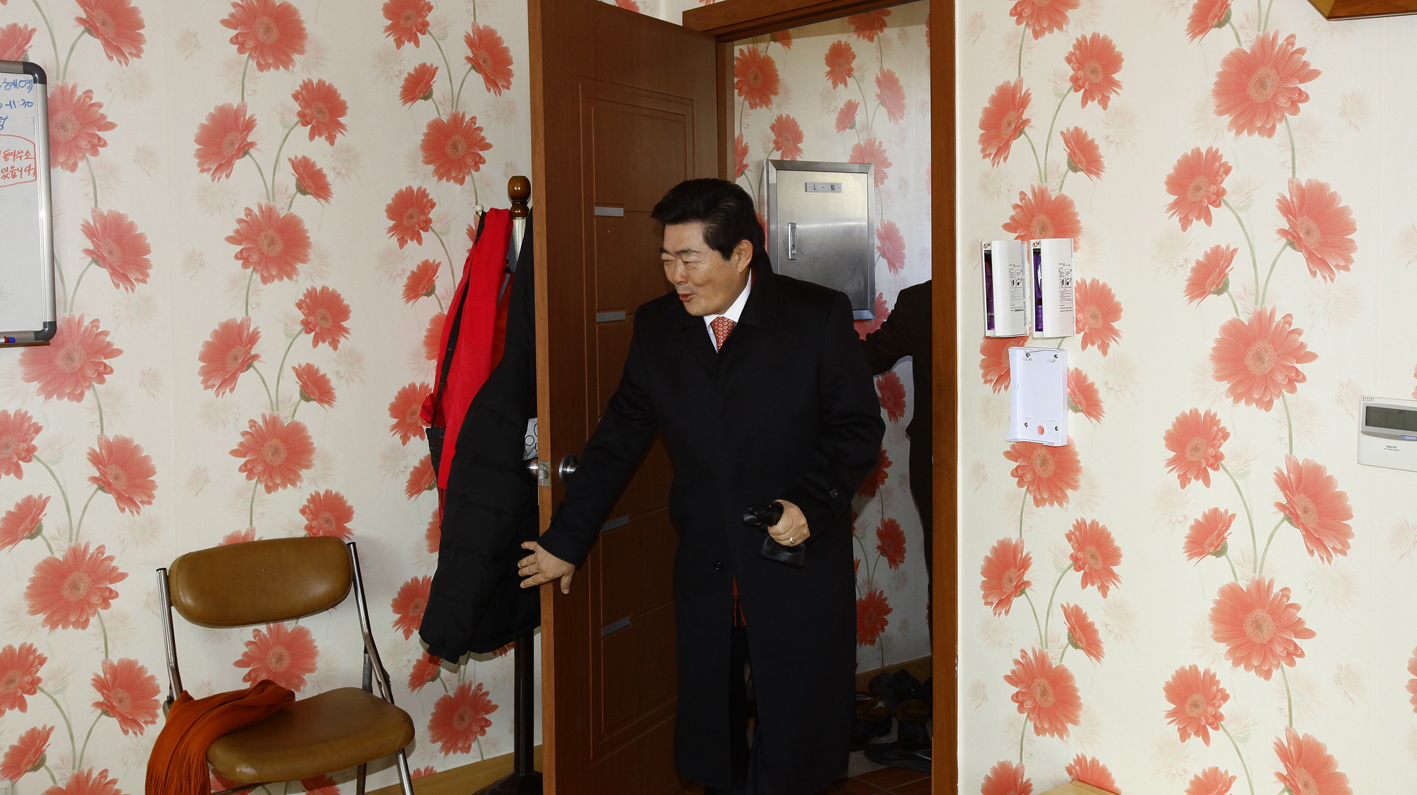20110128-2011년 설맞이 경로당 및 사회복지시설 방문 2 24266.JPG