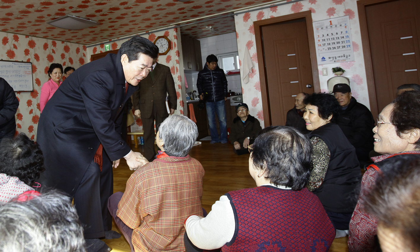 20110128-2011년 설맞이 경로당 및 사회복지시설 방문 2 24268.JPG