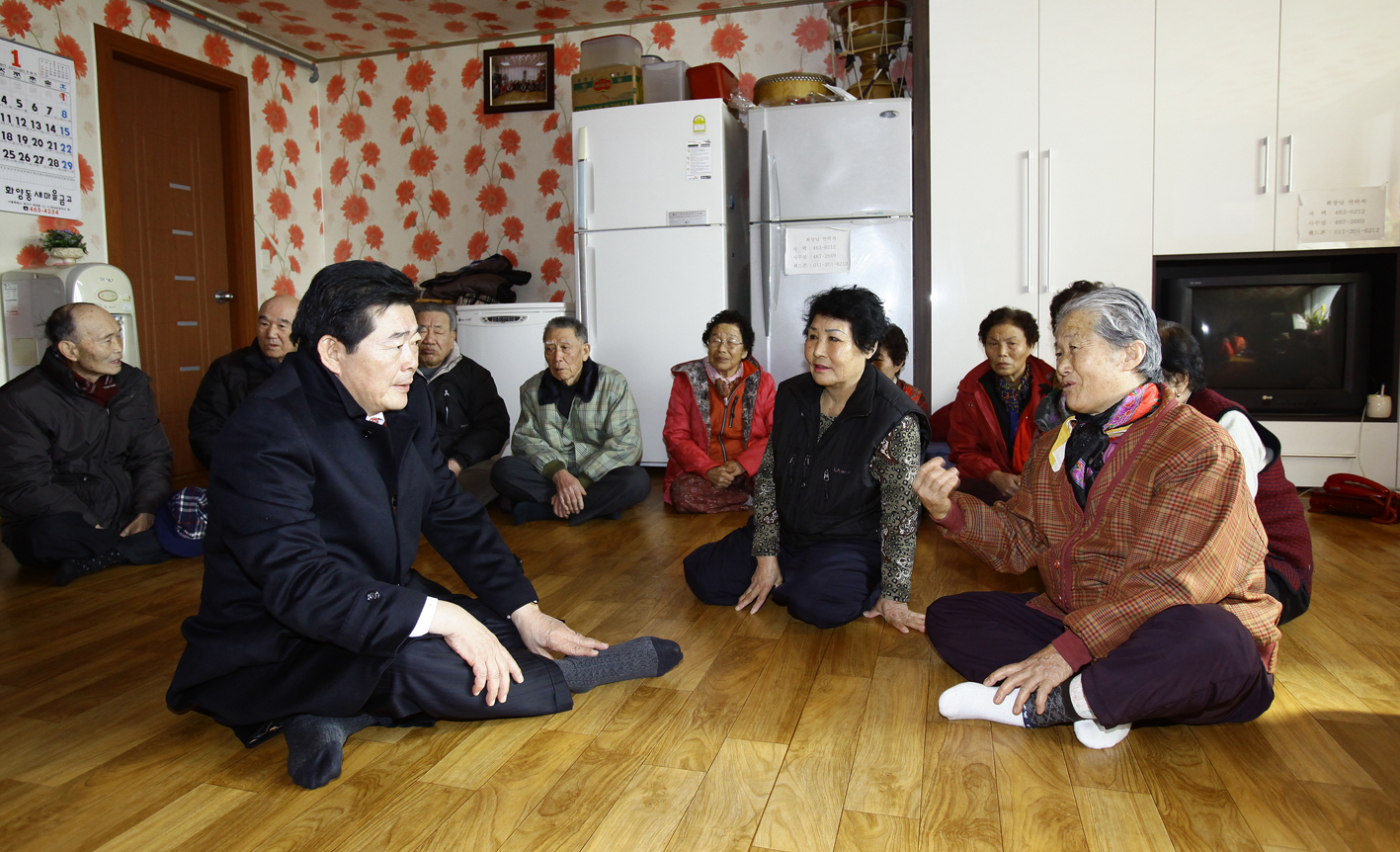 20110128-2011년 설맞이 경로당 및 사회복지시설 방문 2 24273.JPG
