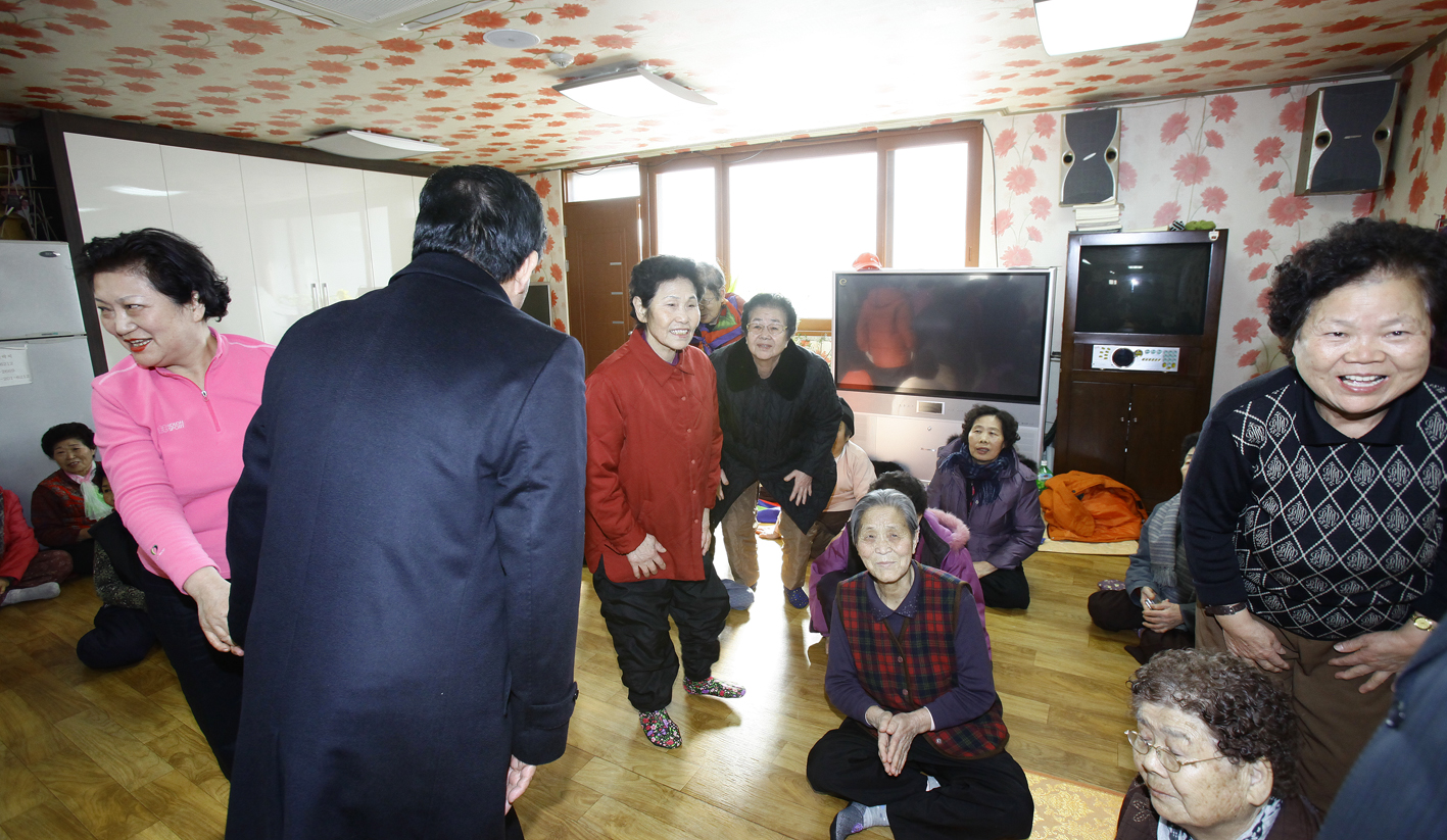 20110128-2011년 설맞이 경로당 및 사회복지시설 방문 2 24278.JPG