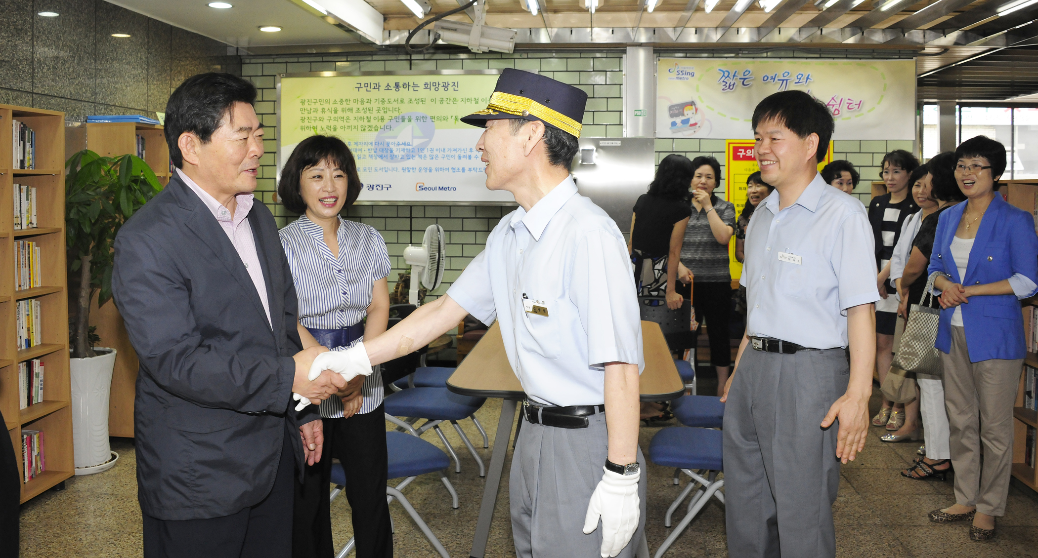 20110729-구의역 새참도서관 운영 개소식 39187.JPG