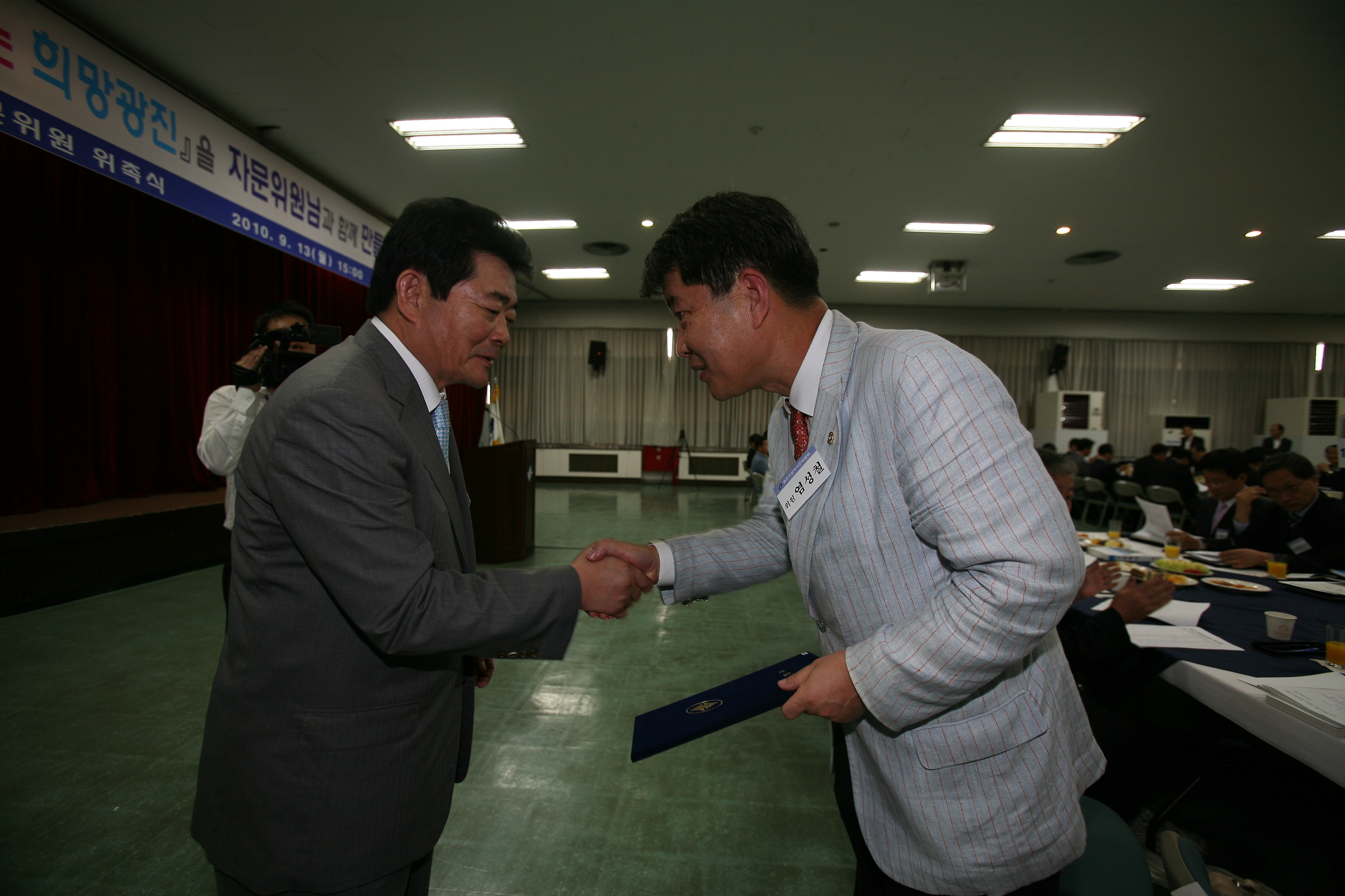정책자문위원 위촉식 16829.JPG