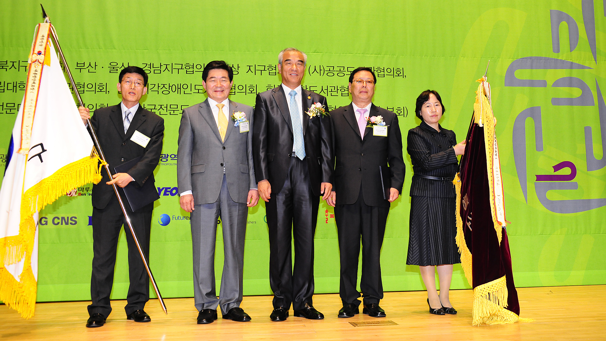 20111019-전국도서관 운영평가 대통령상 수상 41928.JPG