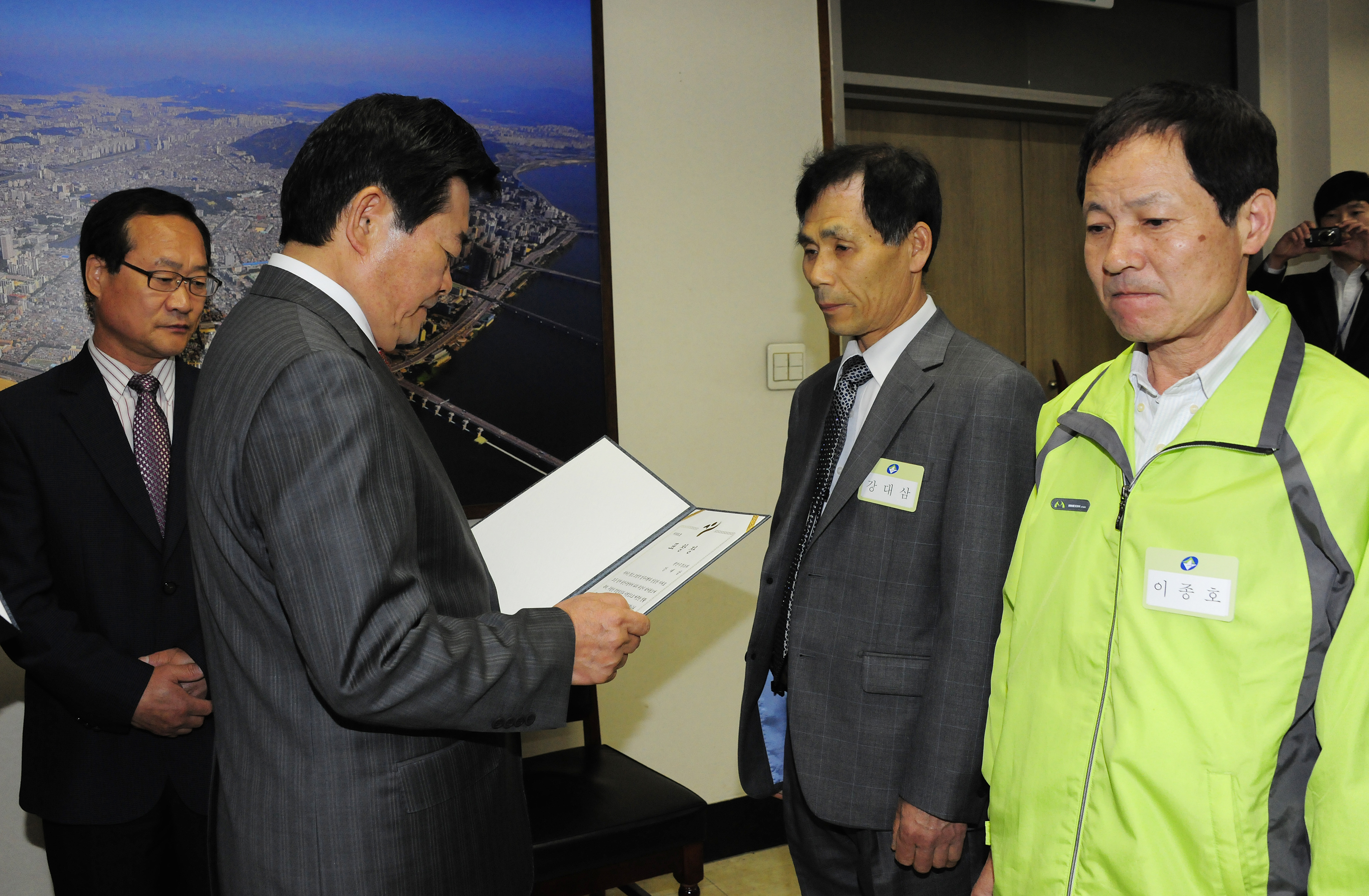 20110504-근로자의 날 맞이 환경미화원 격려 및 표창수여 32829.JPG