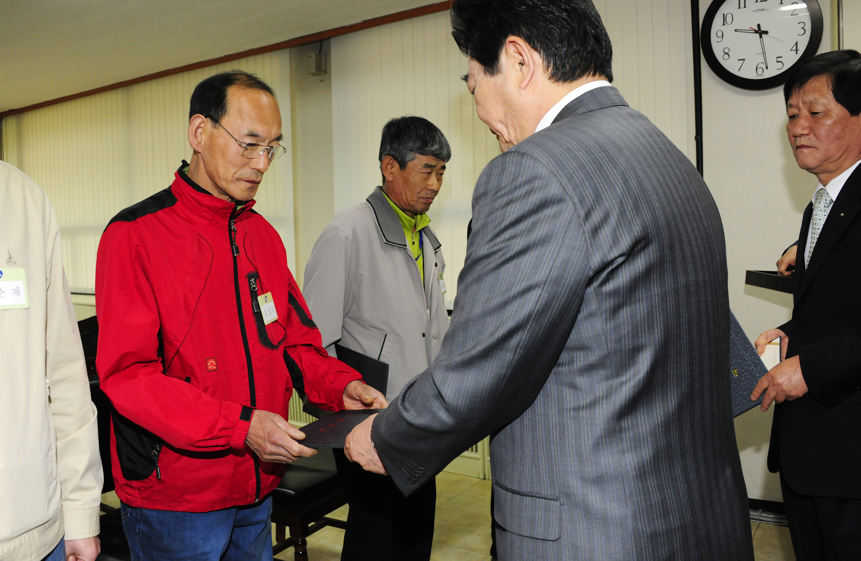 20110504-근로자의 날 맞이 환경미화원 격려 및 표창수여 32861.JPG