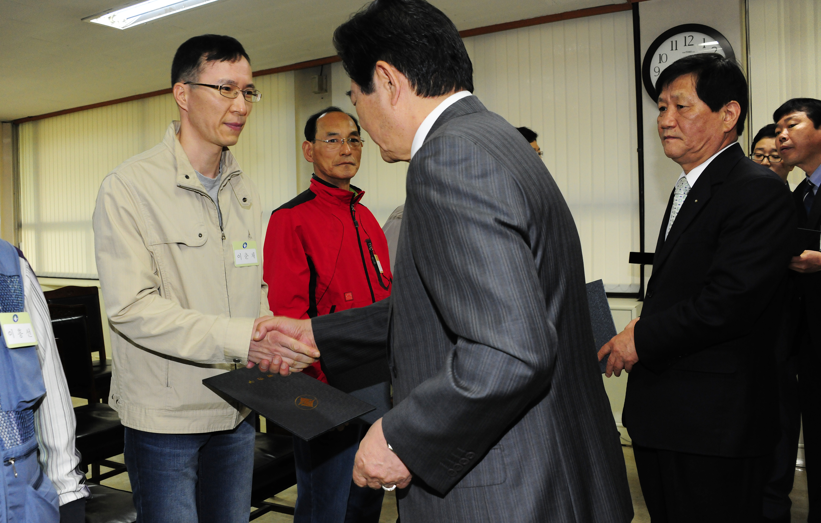 20110504-근로자의 날 맞이 환경미화원 격려 및 표창수여 32865.JPG
