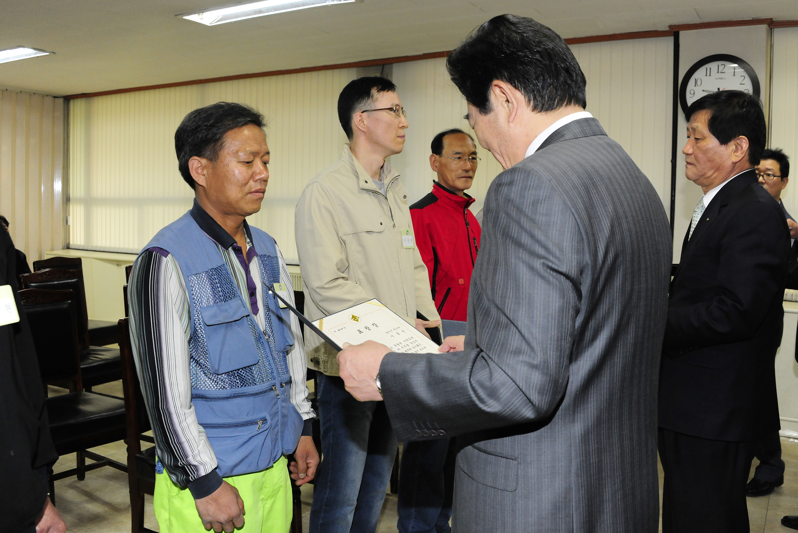 20110504-근로자의 날 맞이 환경미화원 격려 및 표창수여 32866.JPG