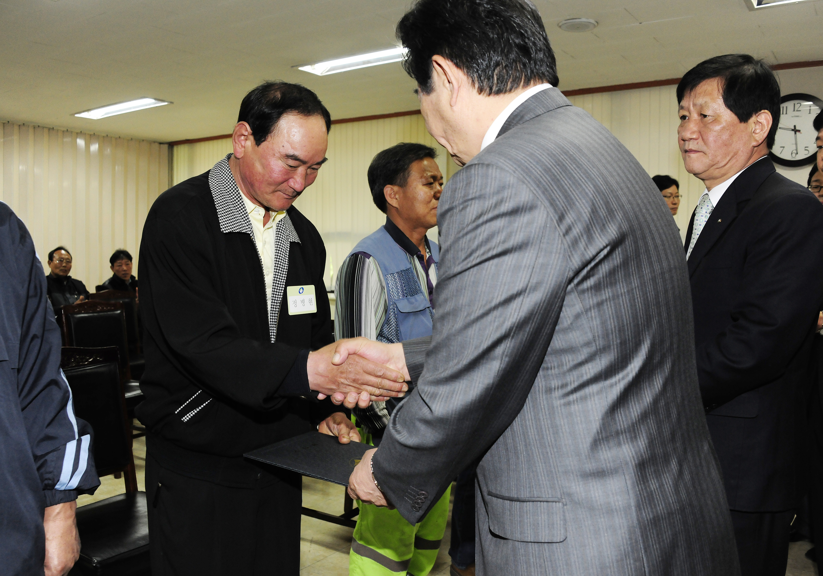 20110504-근로자의 날 맞이 환경미화원 격려 및 표창수여 32870.JPG