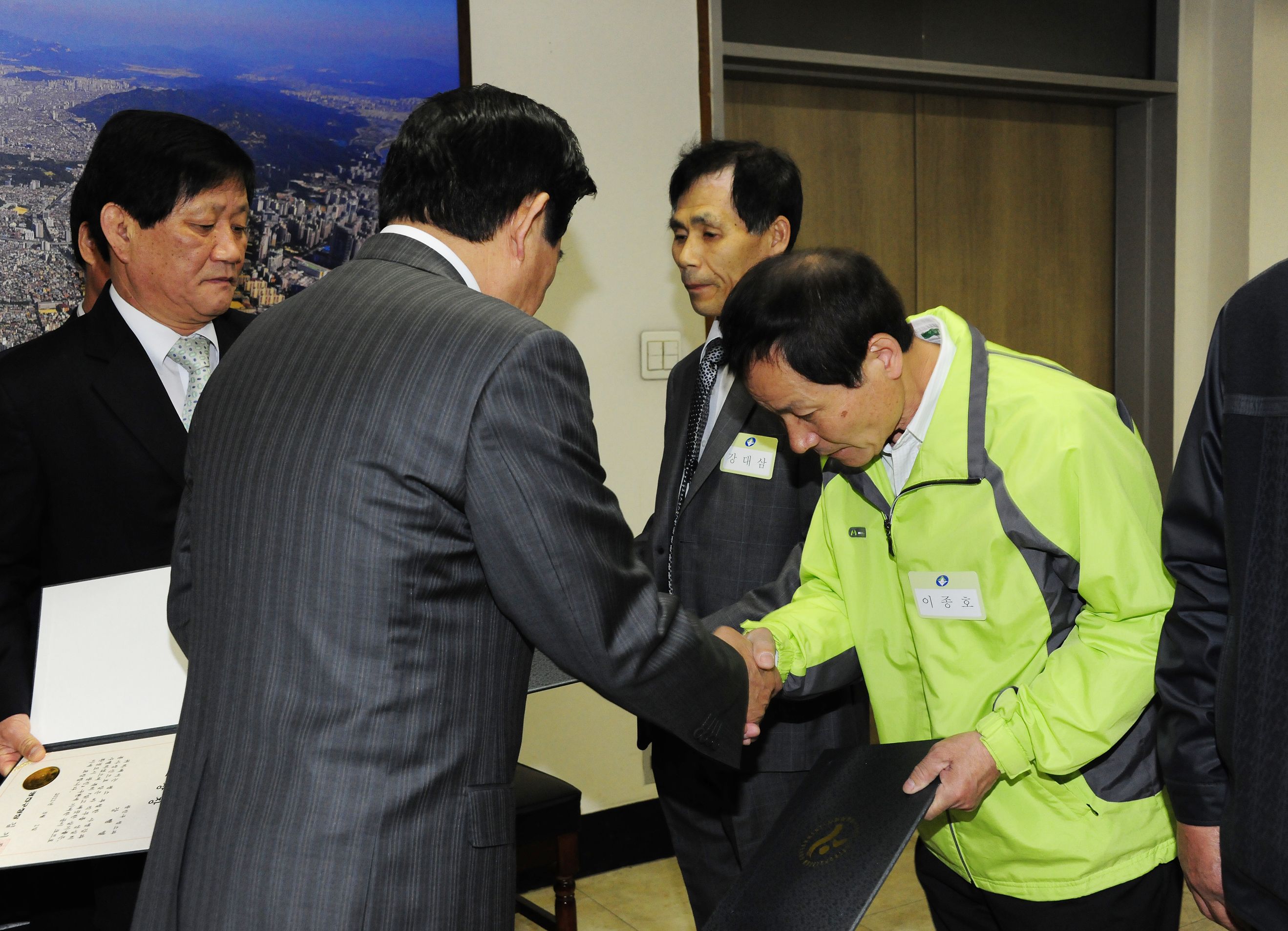 20110504-근로자의 날 맞이 환경미화원 격려 및 표창수여 32833.JPG