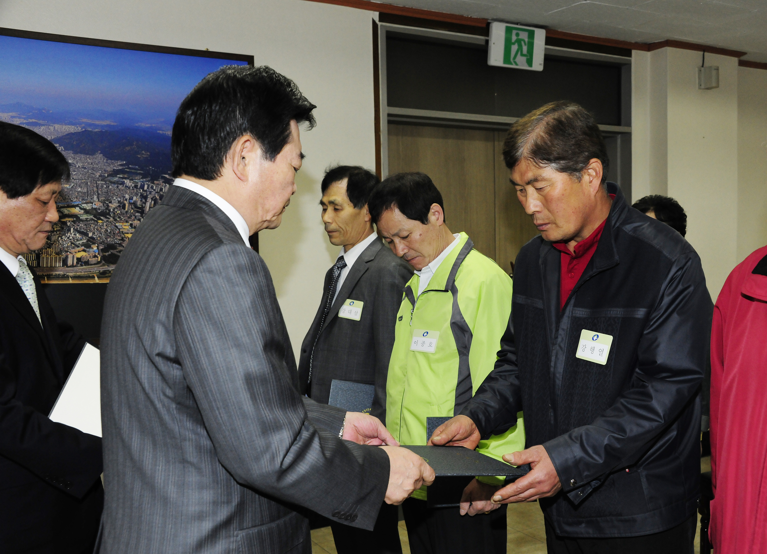 20110504-근로자의 날 맞이 환경미화원 격려 및 표창수여 32835.JPG