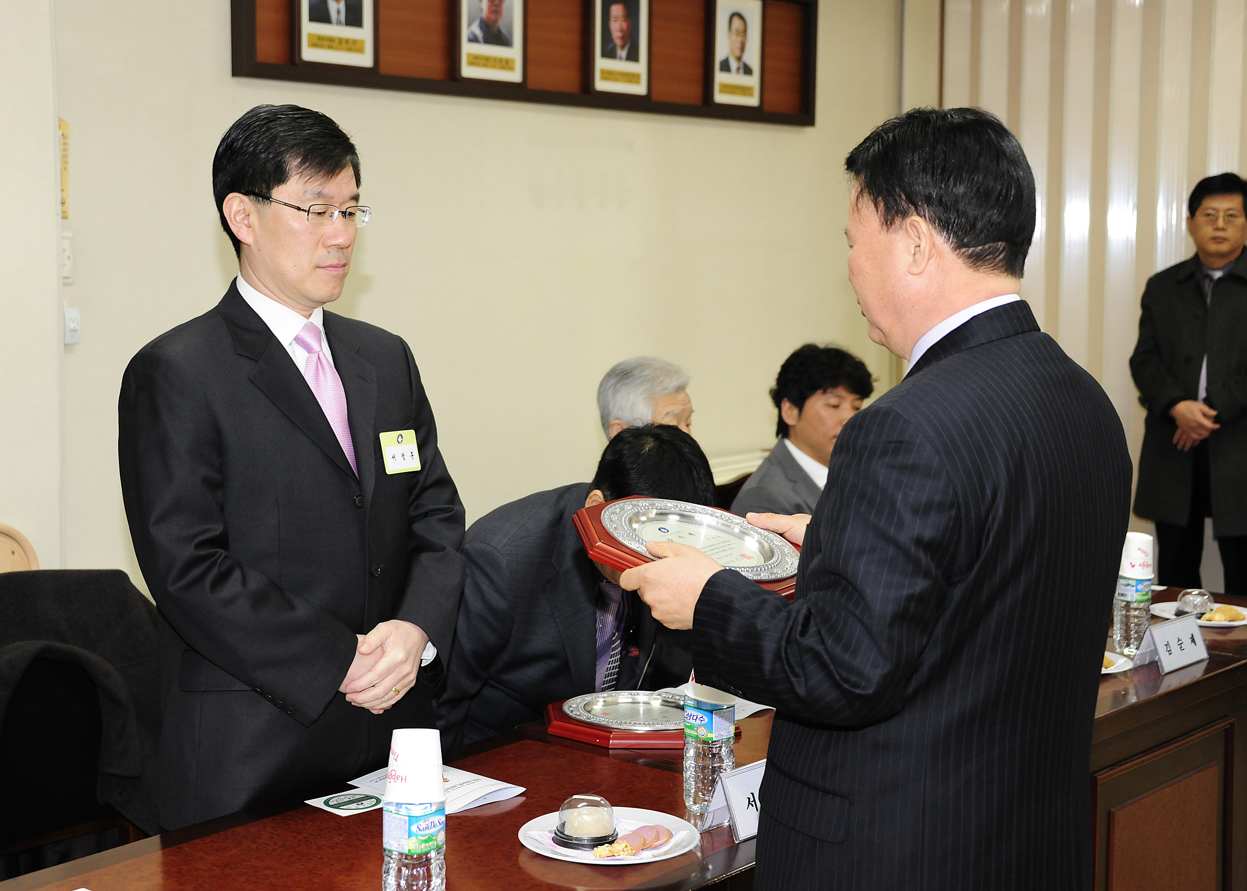 20110303-지방세 성실납세자 감사패 수여 27005.JPG