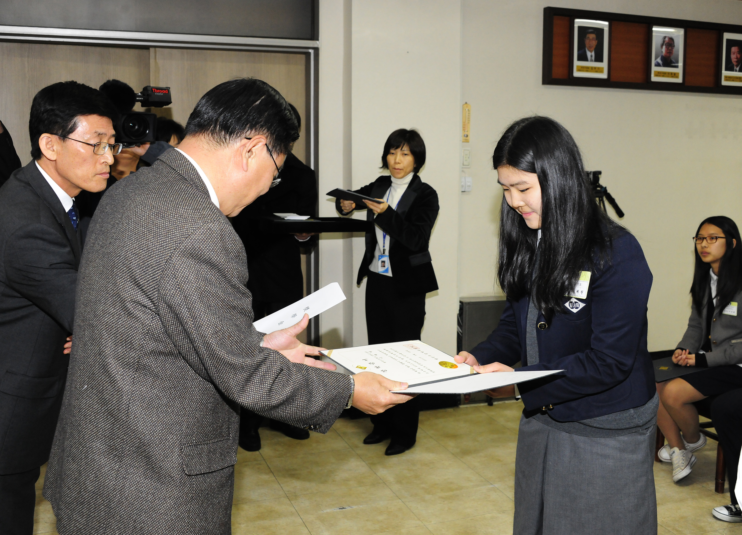 20110328-광진구 장학위원회 장학생선발 및 수여식 29076.JPG