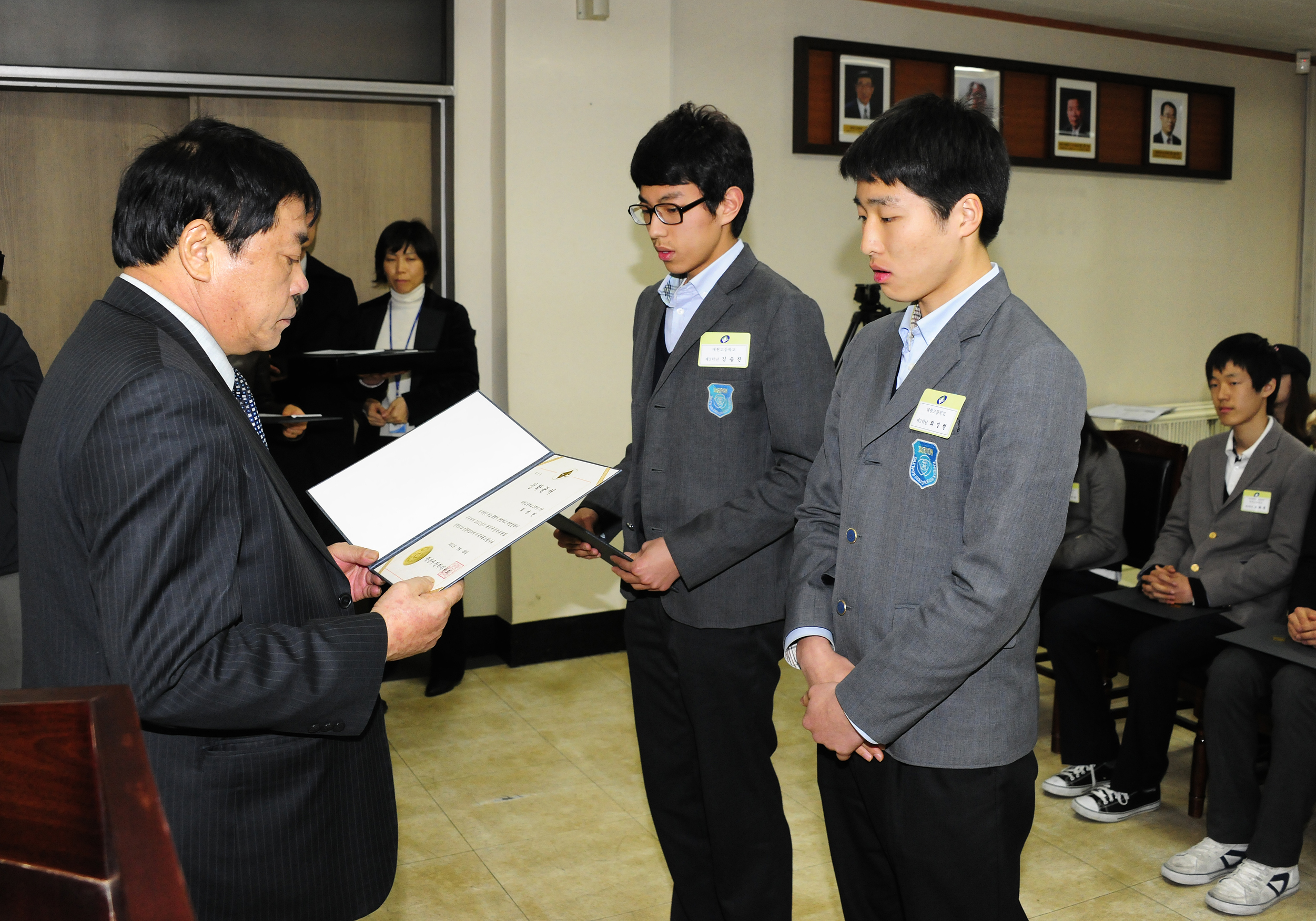 20110328-광진구 장학위원회 장학생선발 및 수여식 29088.JPG