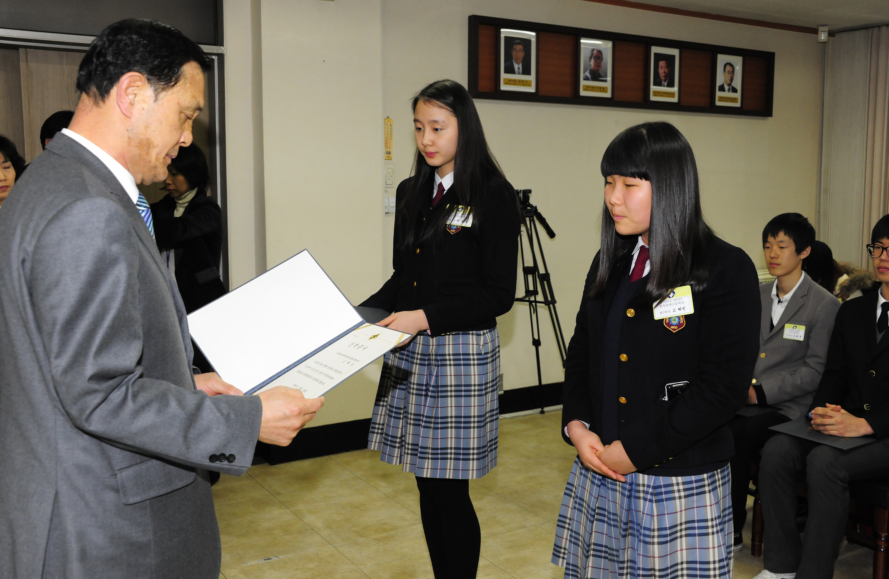 20110328-광진구 장학위원회 장학생선발 및 수여식 29105.JPG