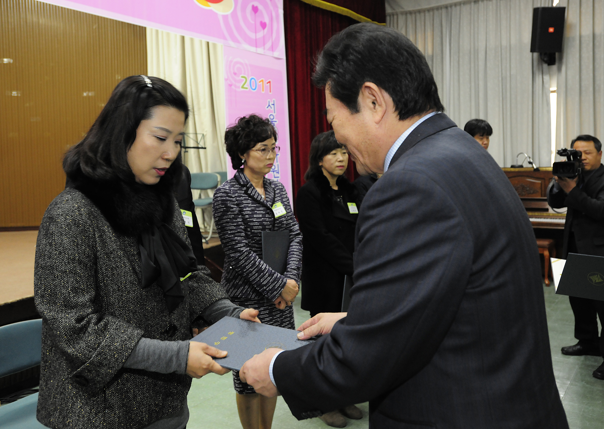 20111206-자원봉사자의 날 우수자원봉사자 표창 44622.JPG