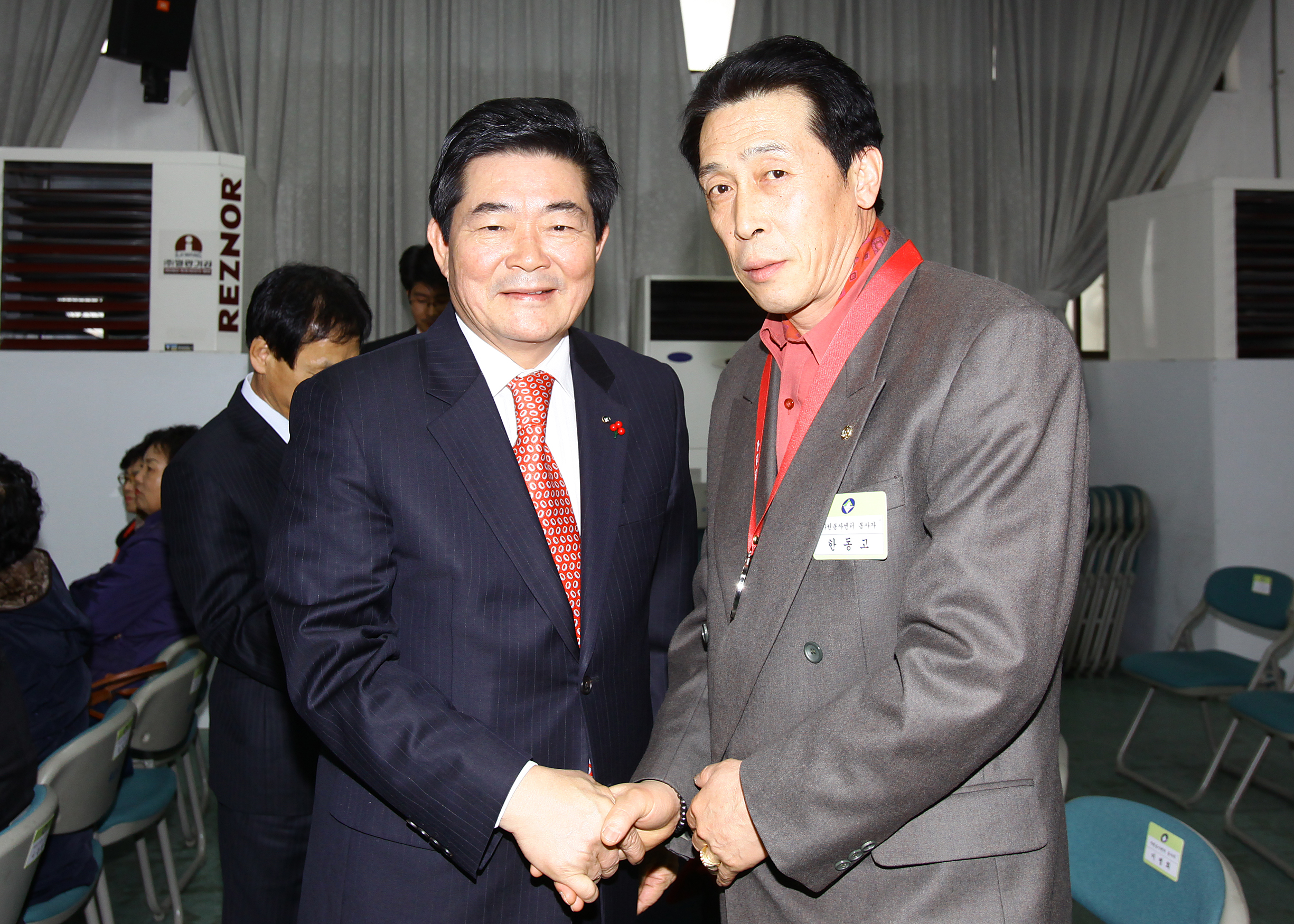 20101208-우수 자원봉사자 표창 3 실버메달 21774.JPG